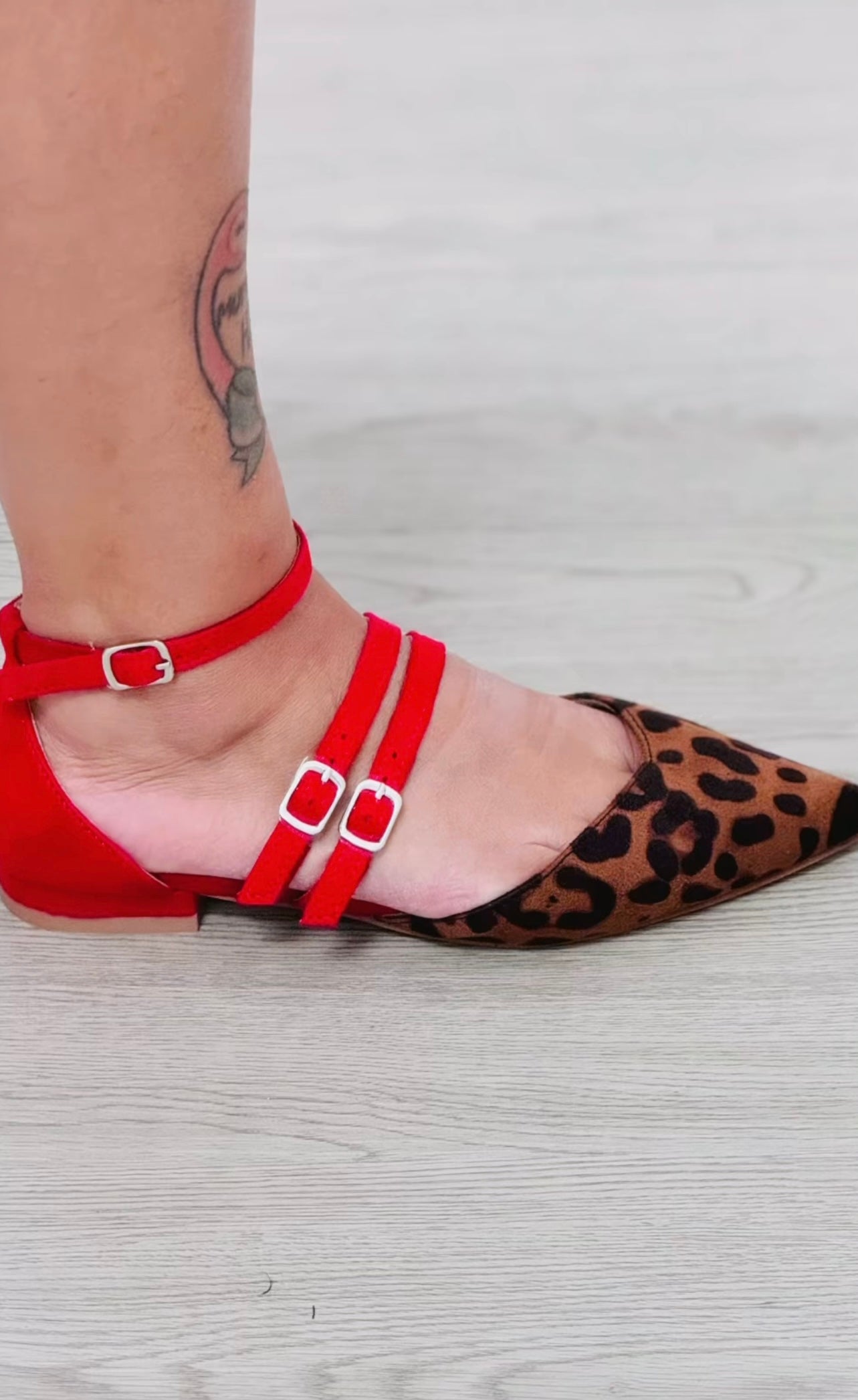 Zapato pico leopardo