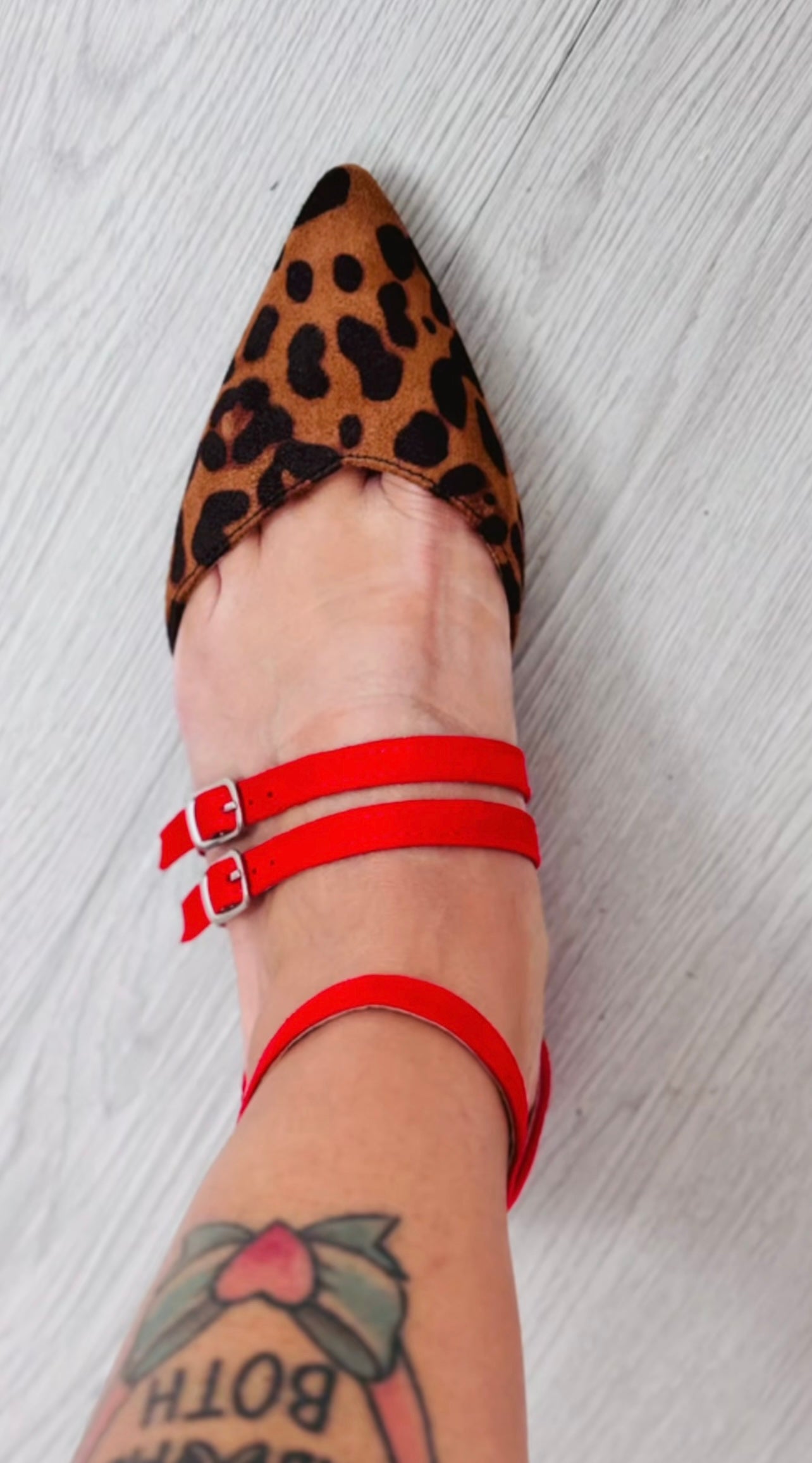 Zapato pico leopardo