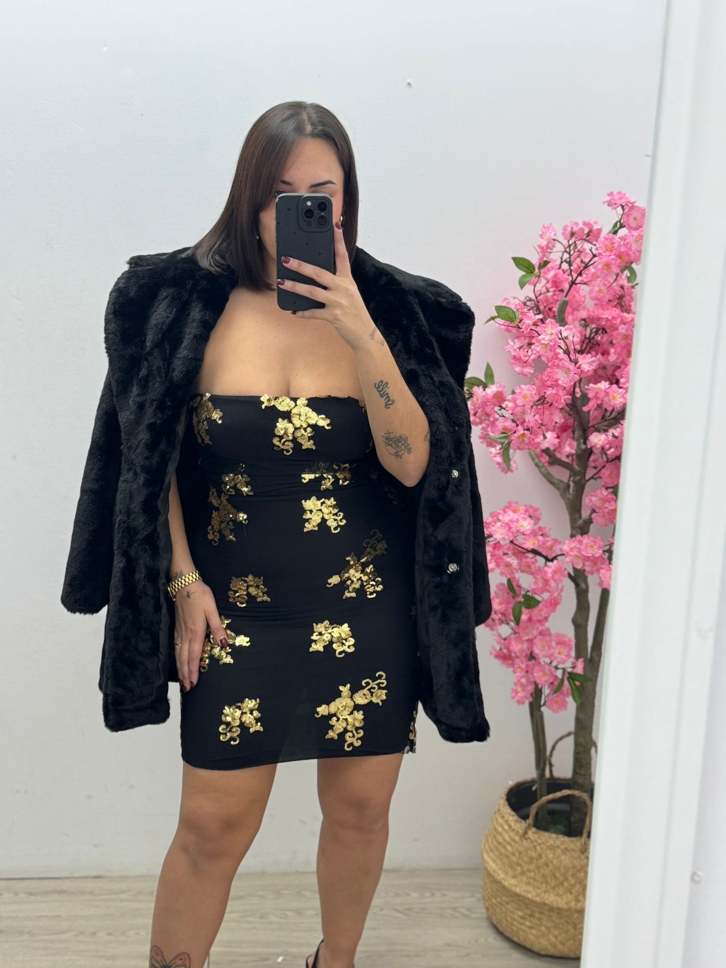 Vestido Negro Brillo Dorado