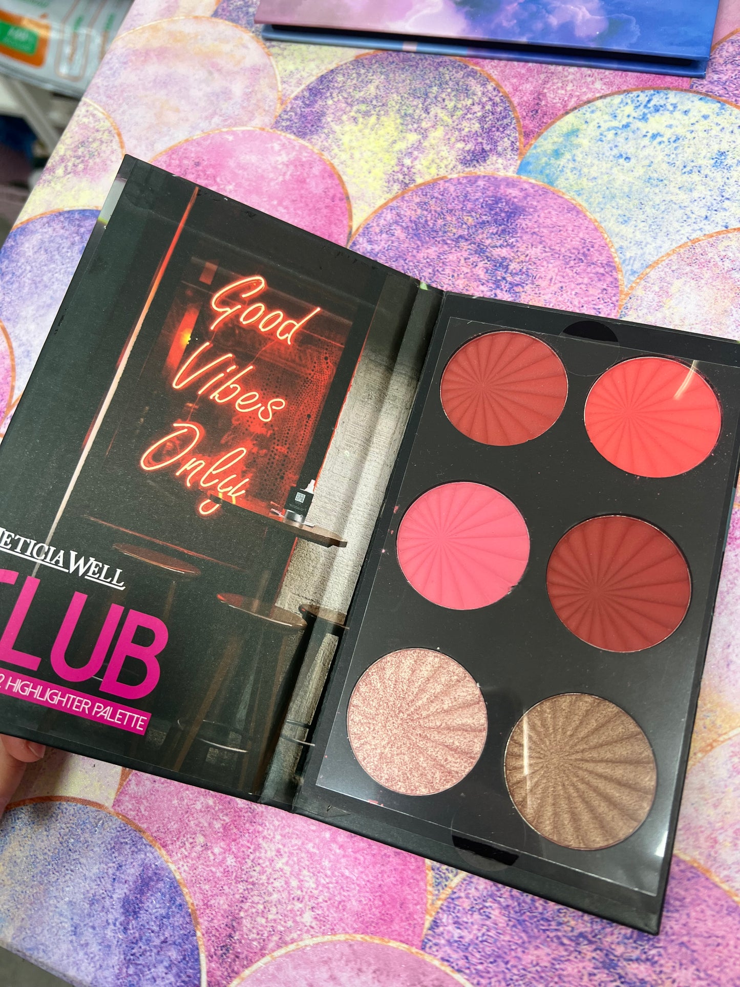 Paleta de Maquillaje CLUB 4 coloretes y 2 iluminadores
