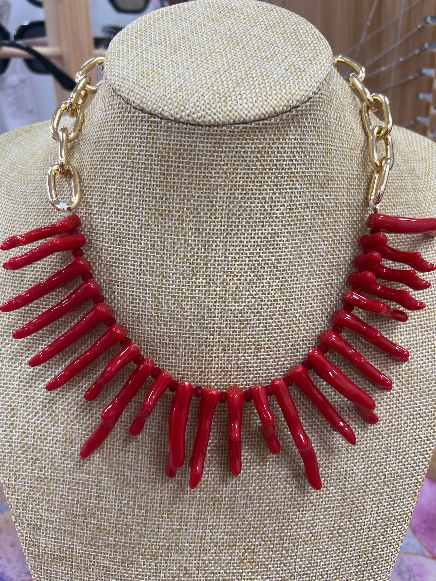 Collar coral rojo