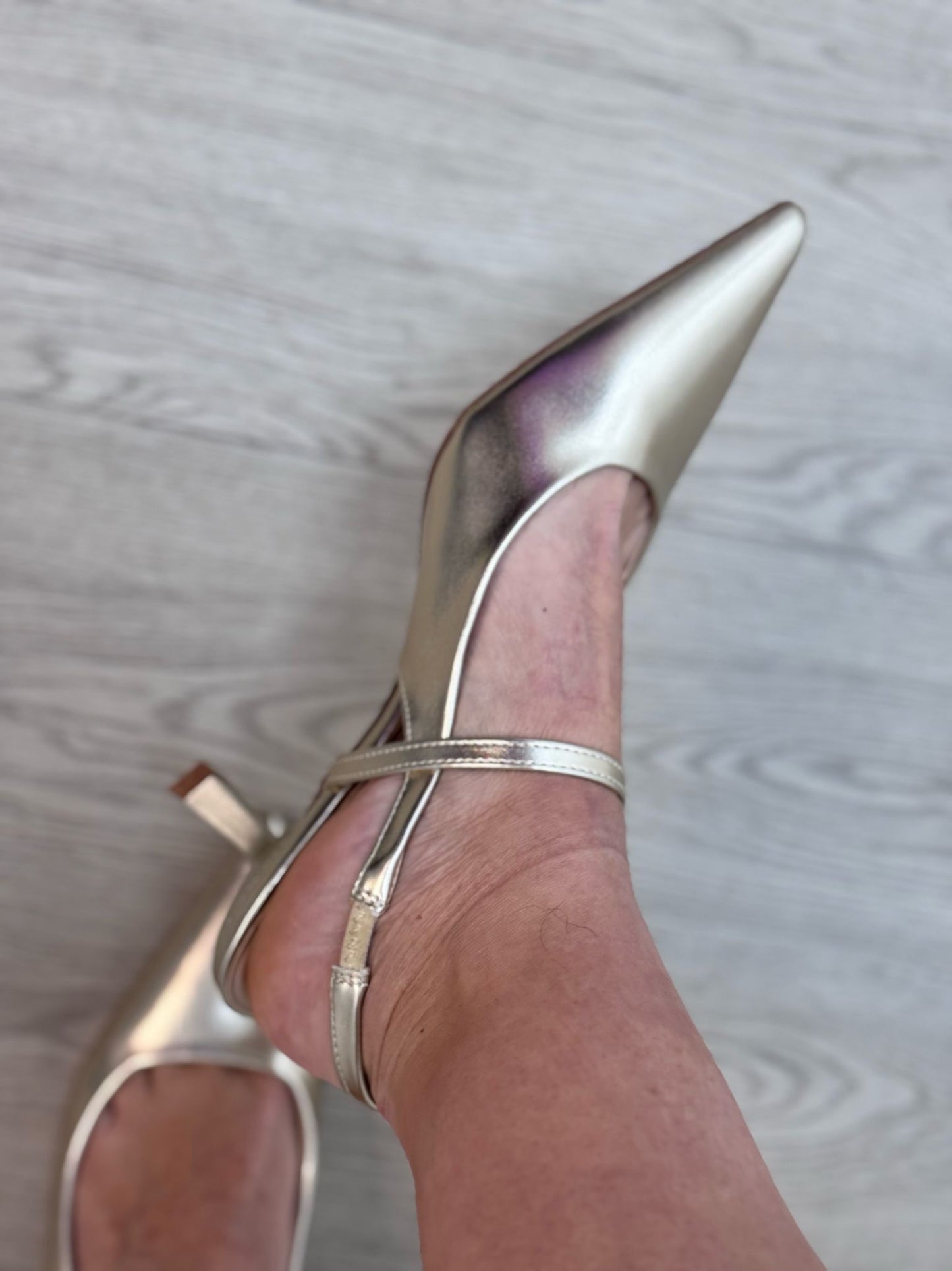 Zapato Pico Dorado