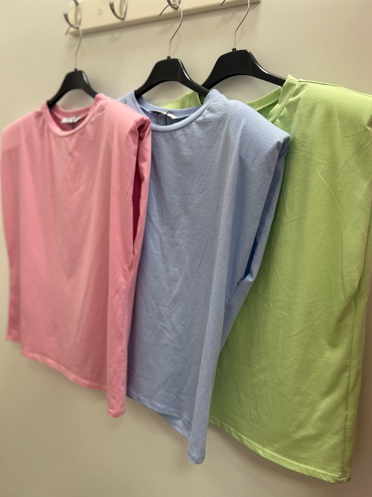 Camiseta hombreras
