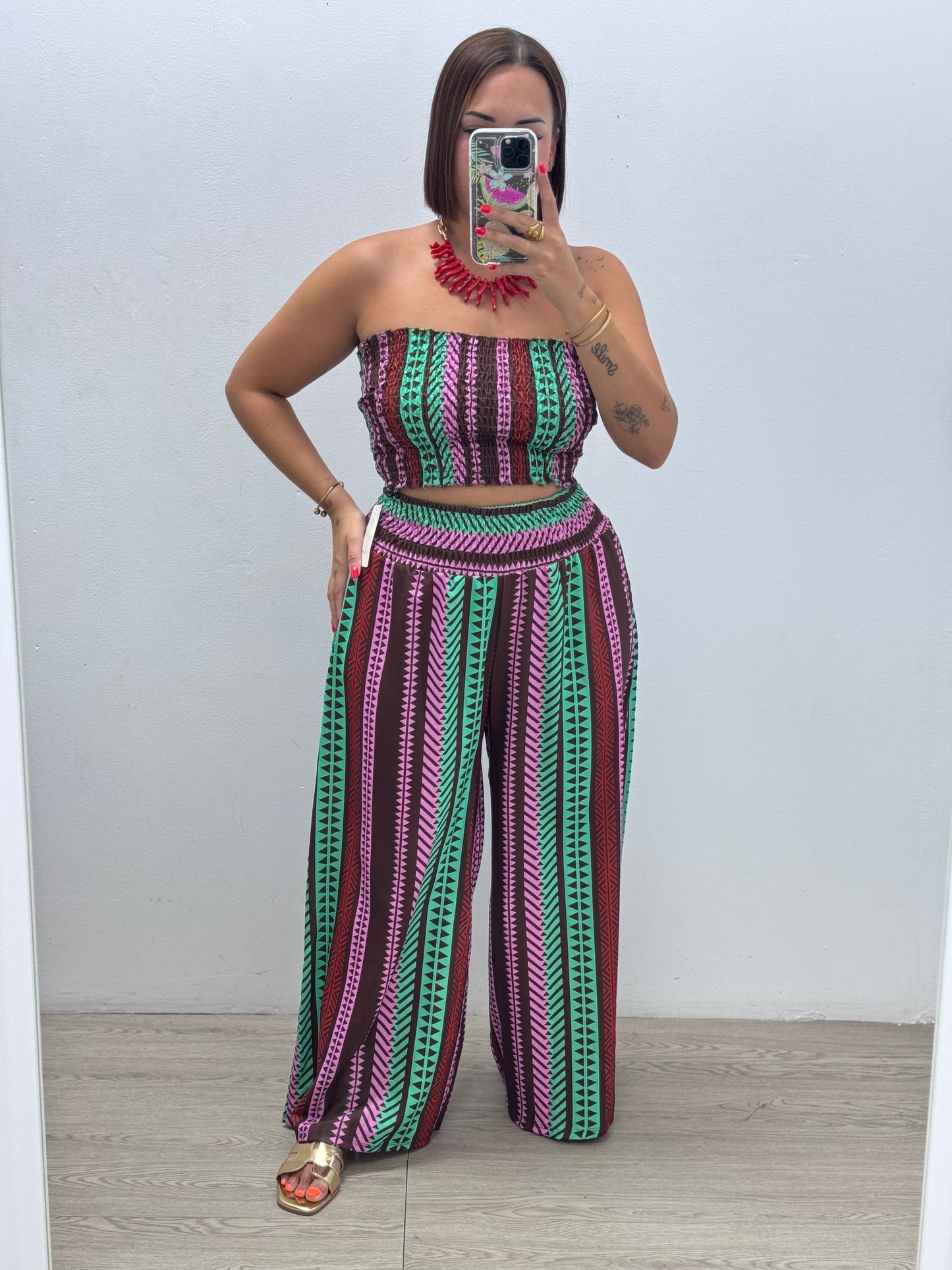 Conjunto fondo marrón colores