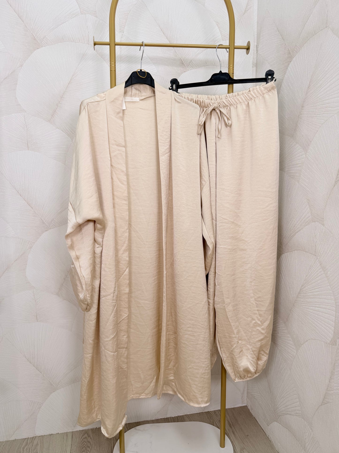 CONJUNTO BEIGE SATINADO
