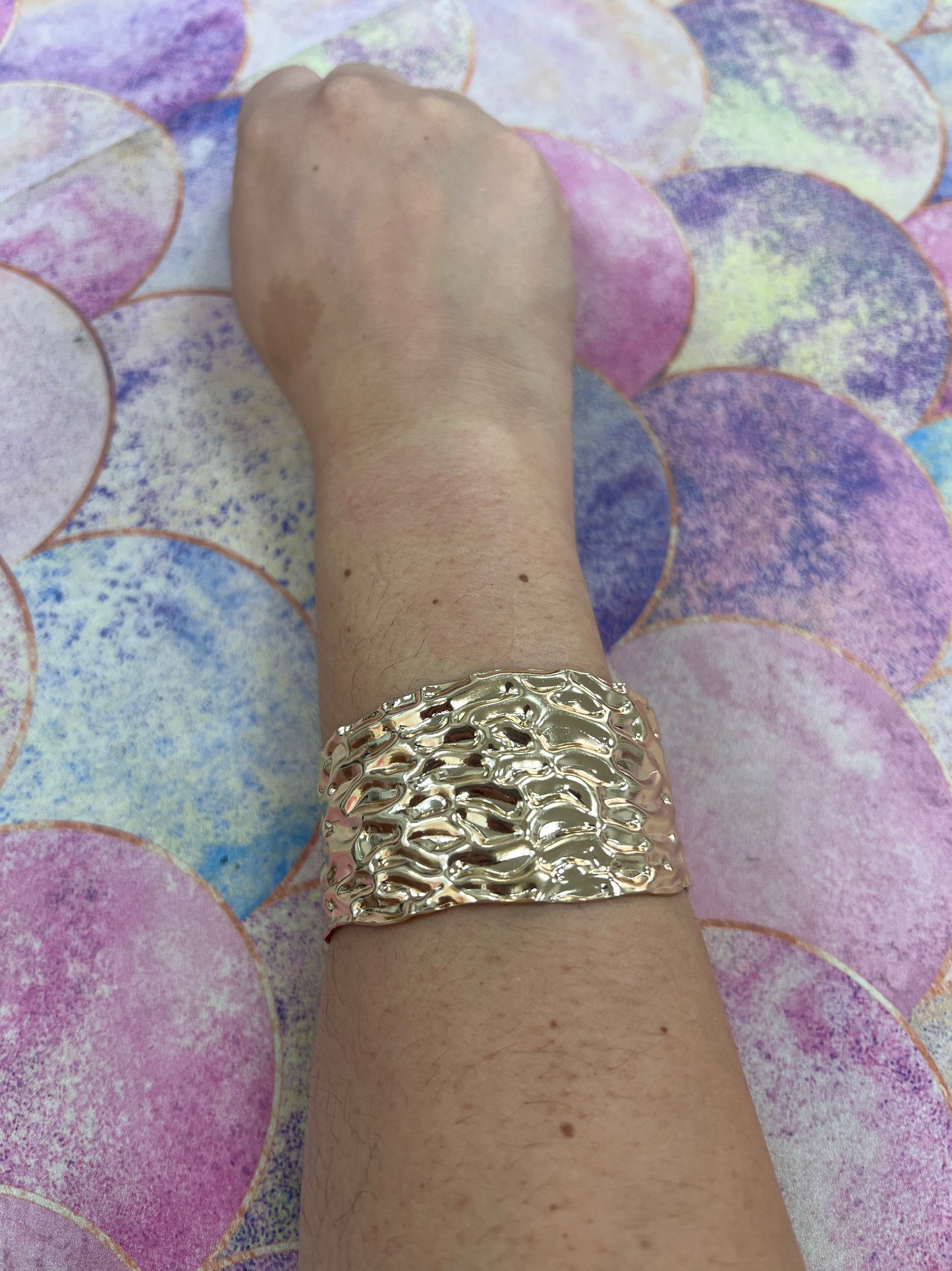 BRAZALETE DORADO ABOLLADO FINO