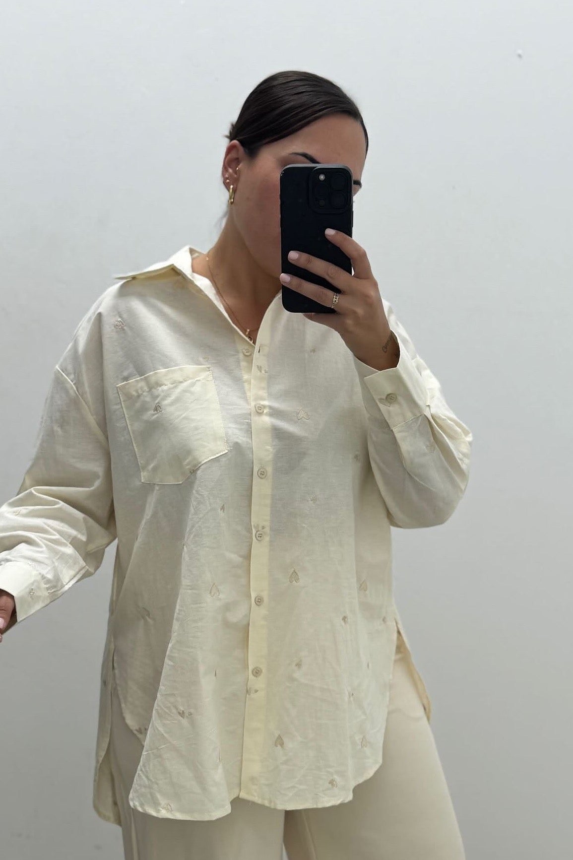 CAMISA CORAZONES BORDADOS