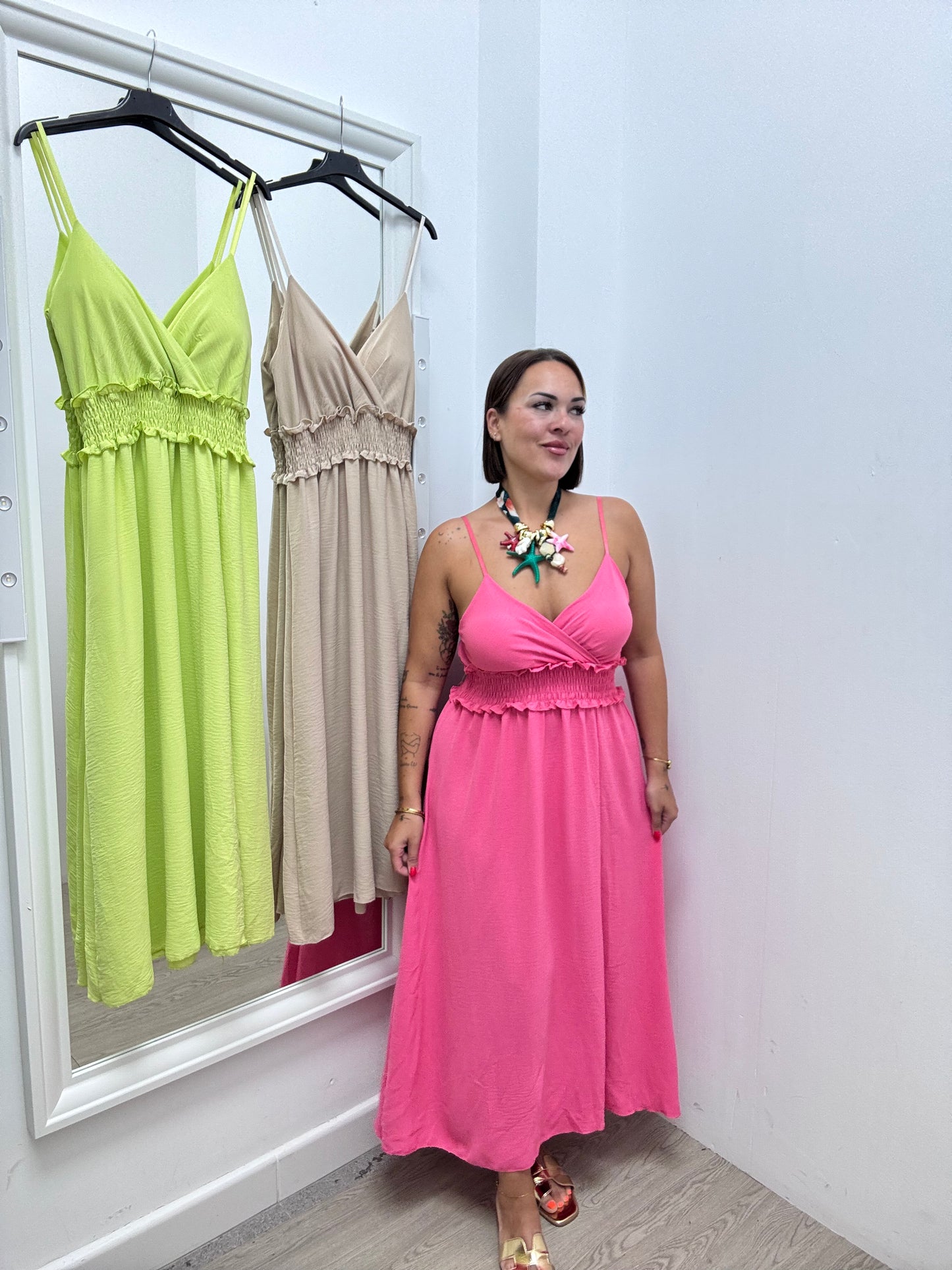 Vestido básico con raja