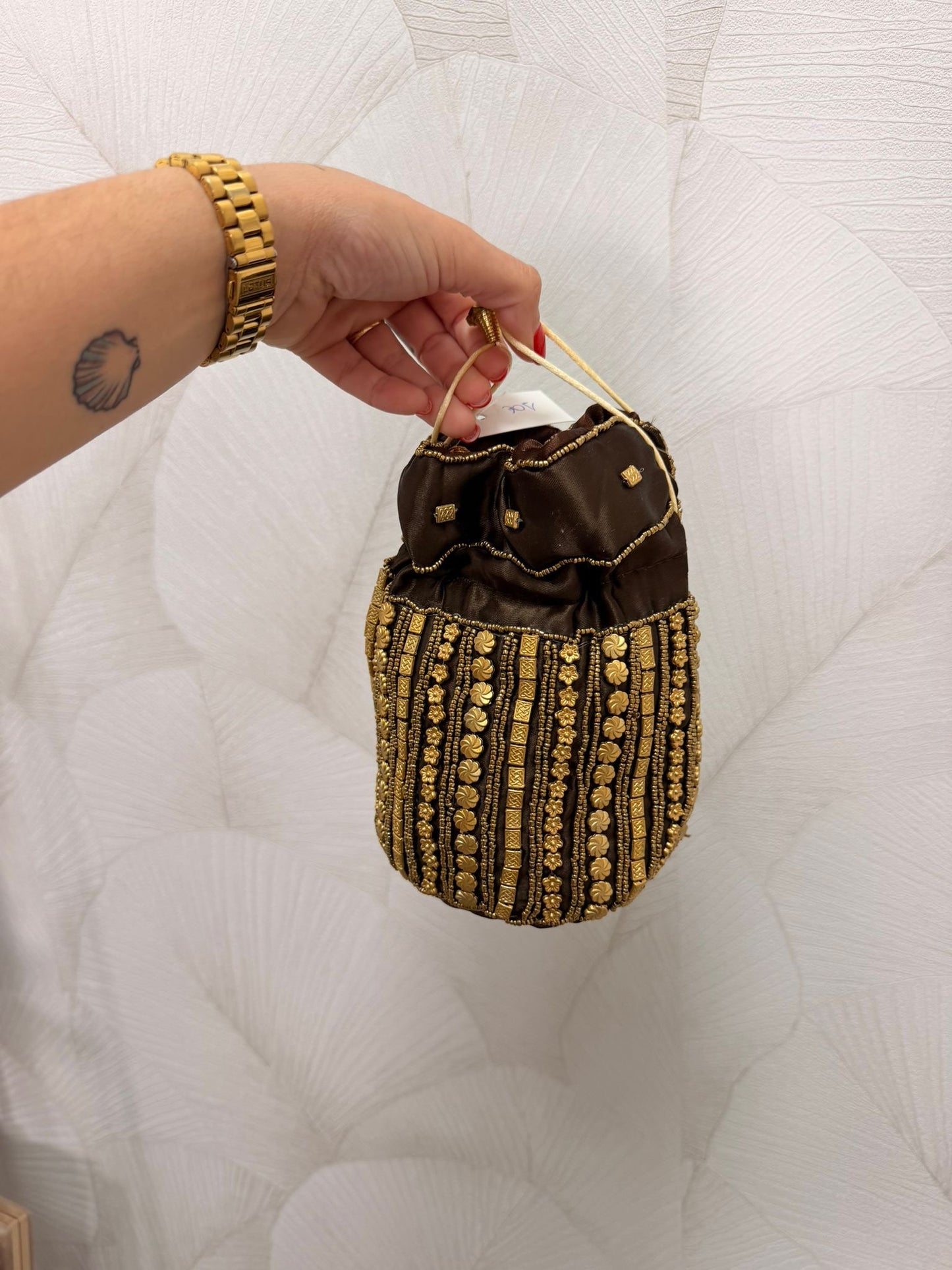 BOMBONERA MARRÓN Y DORADA