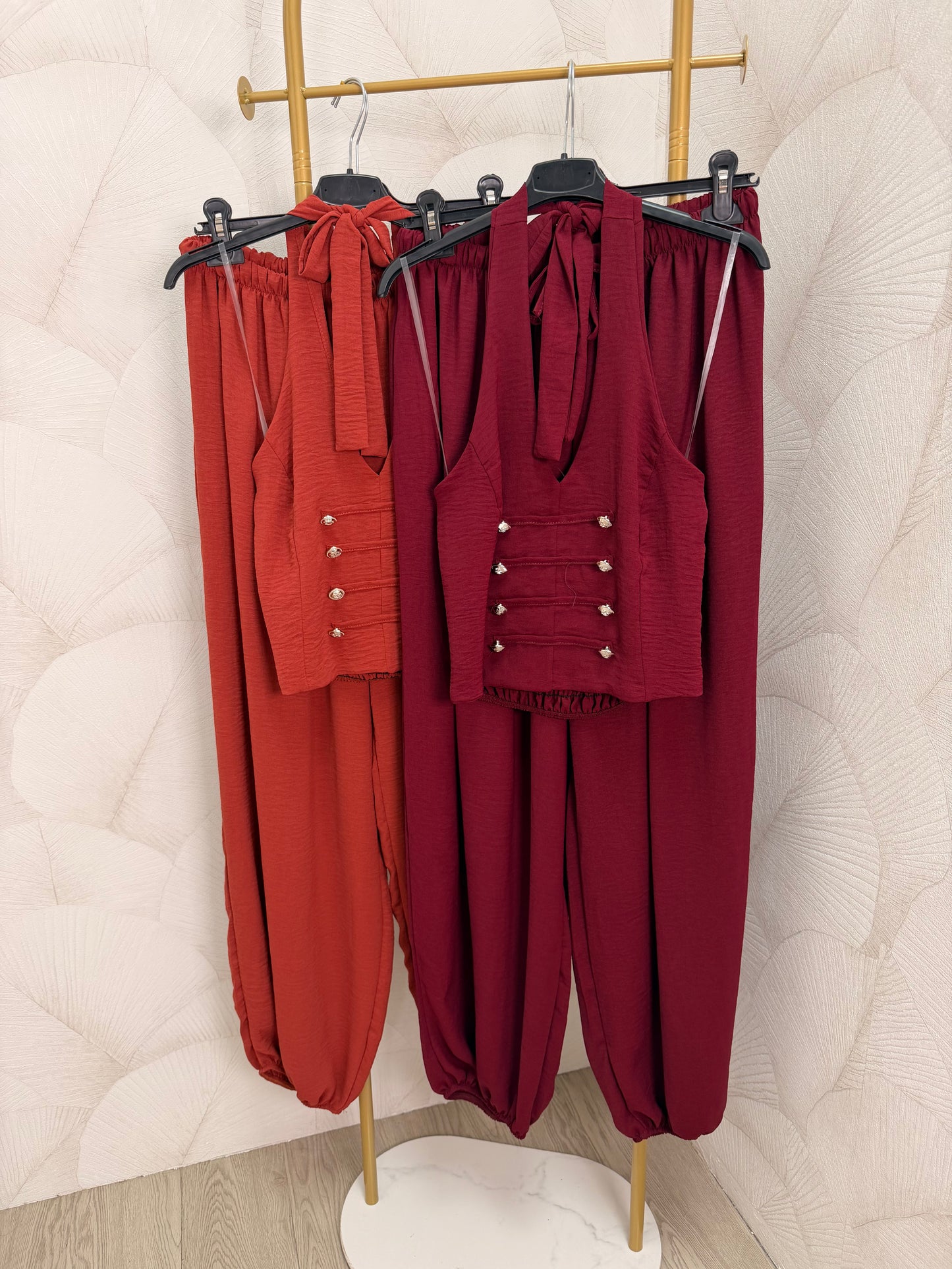 CONJUNTO TOP HALTER Y PANTALON BOMBACHO