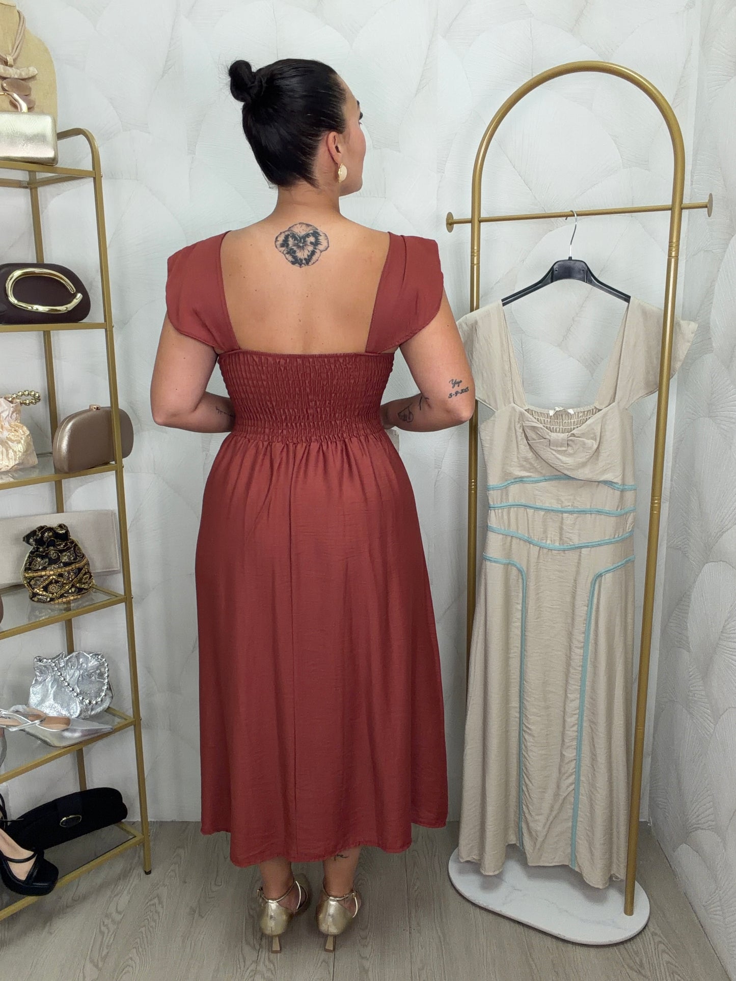 VESTIDO DETALLE LÍNEAS