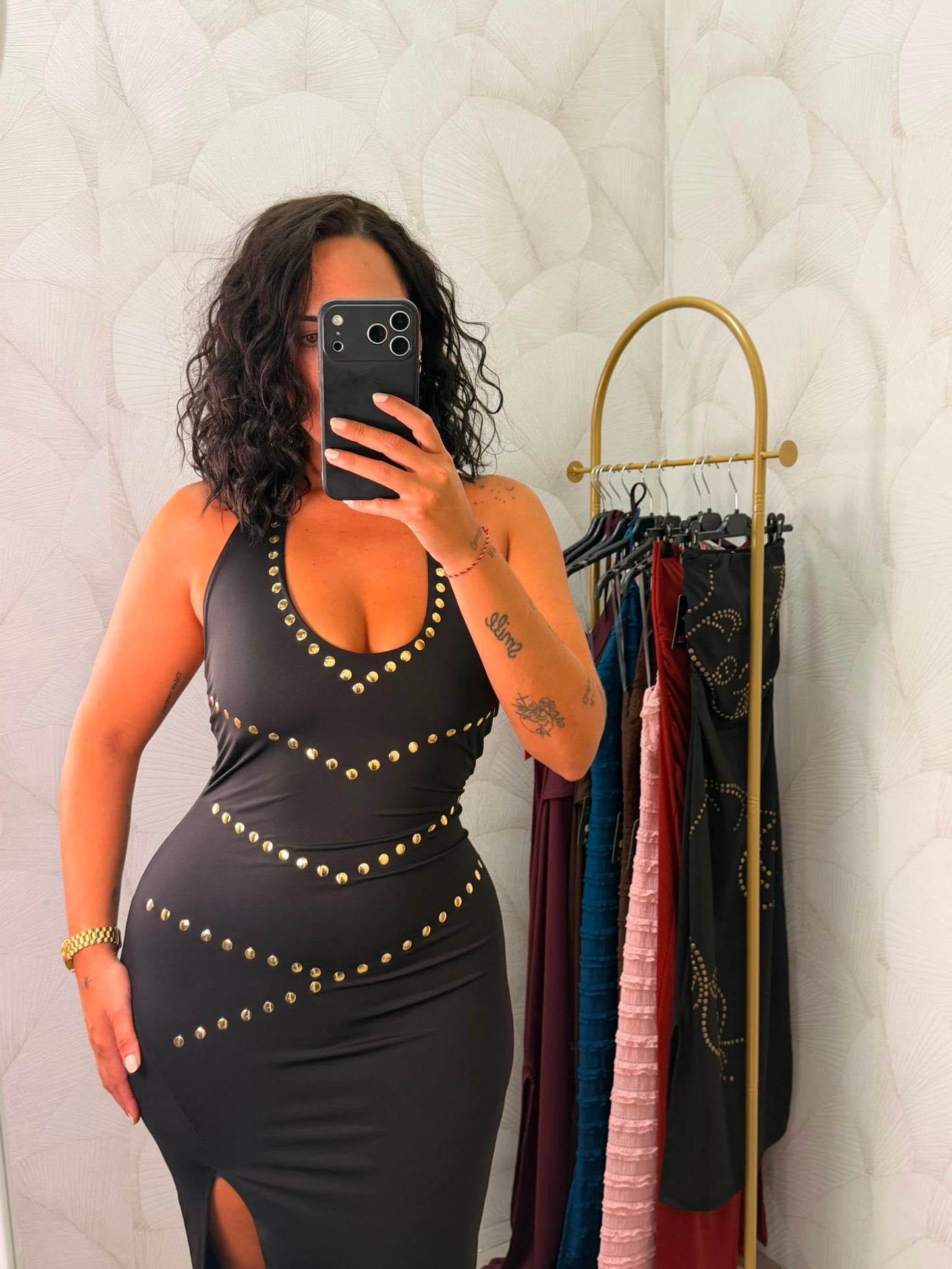 VESTIDO TACHUELAS ESCOTE