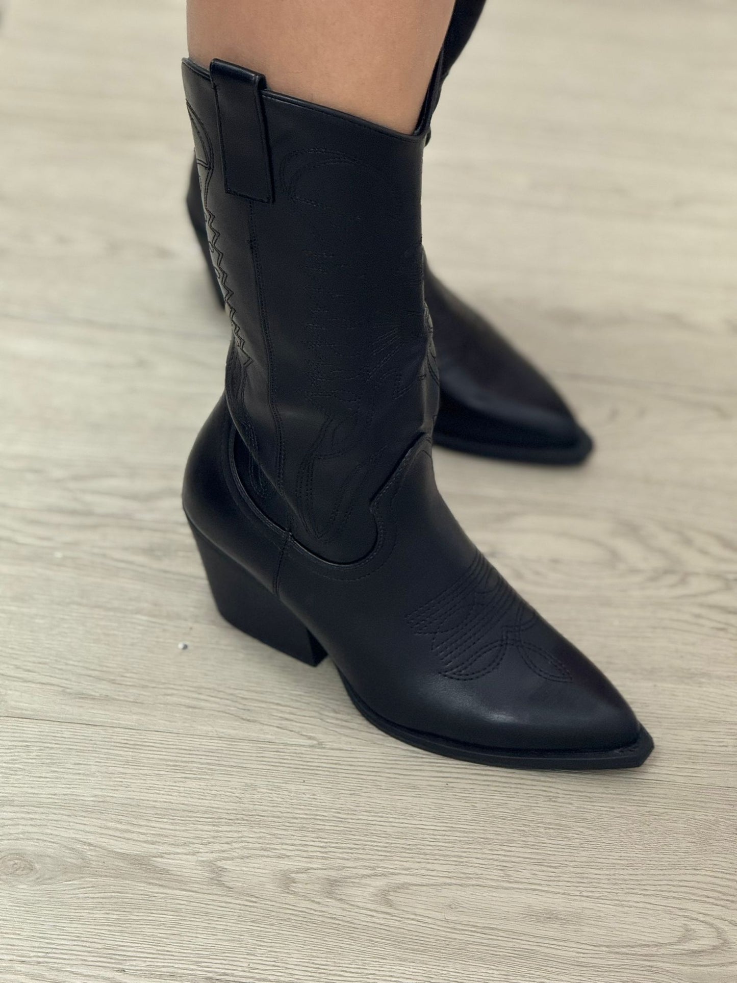 Bota cowboy negra