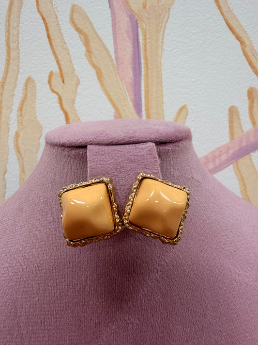 PENDIENTE ROMBO BEIGE ROSADO