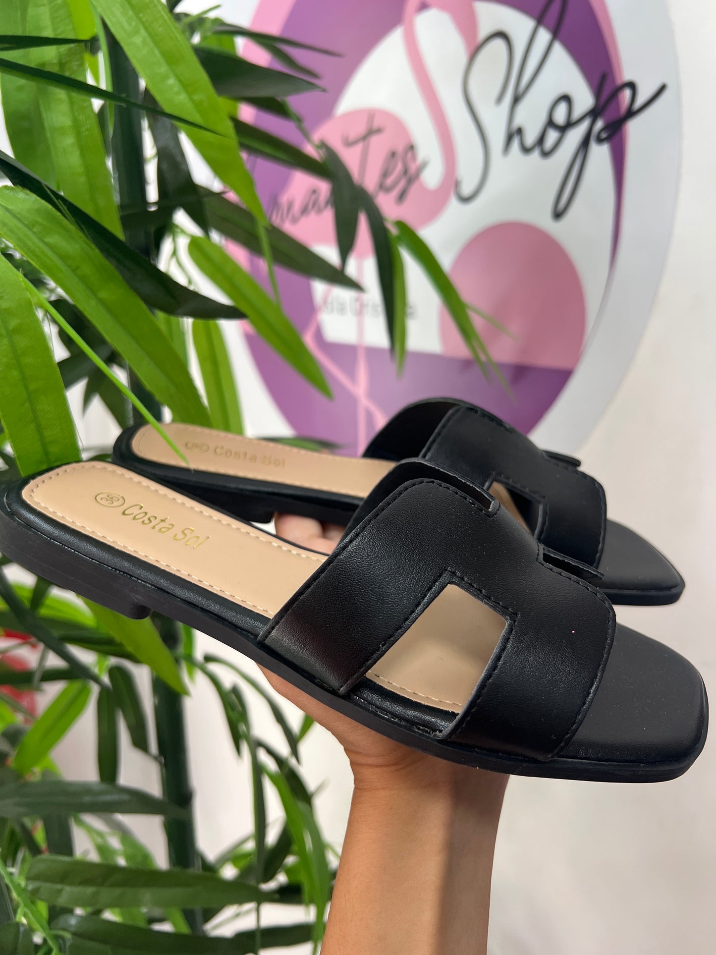 Sandalia negra