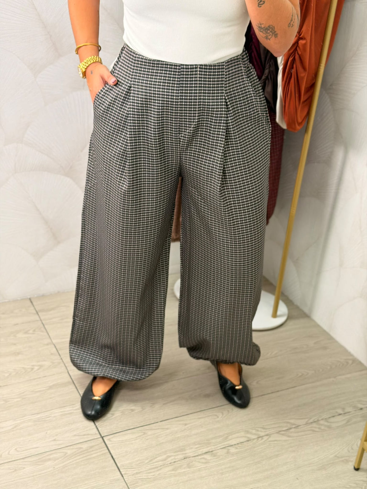 PANTALÓN CUADROS PINZAS BOMBACHO