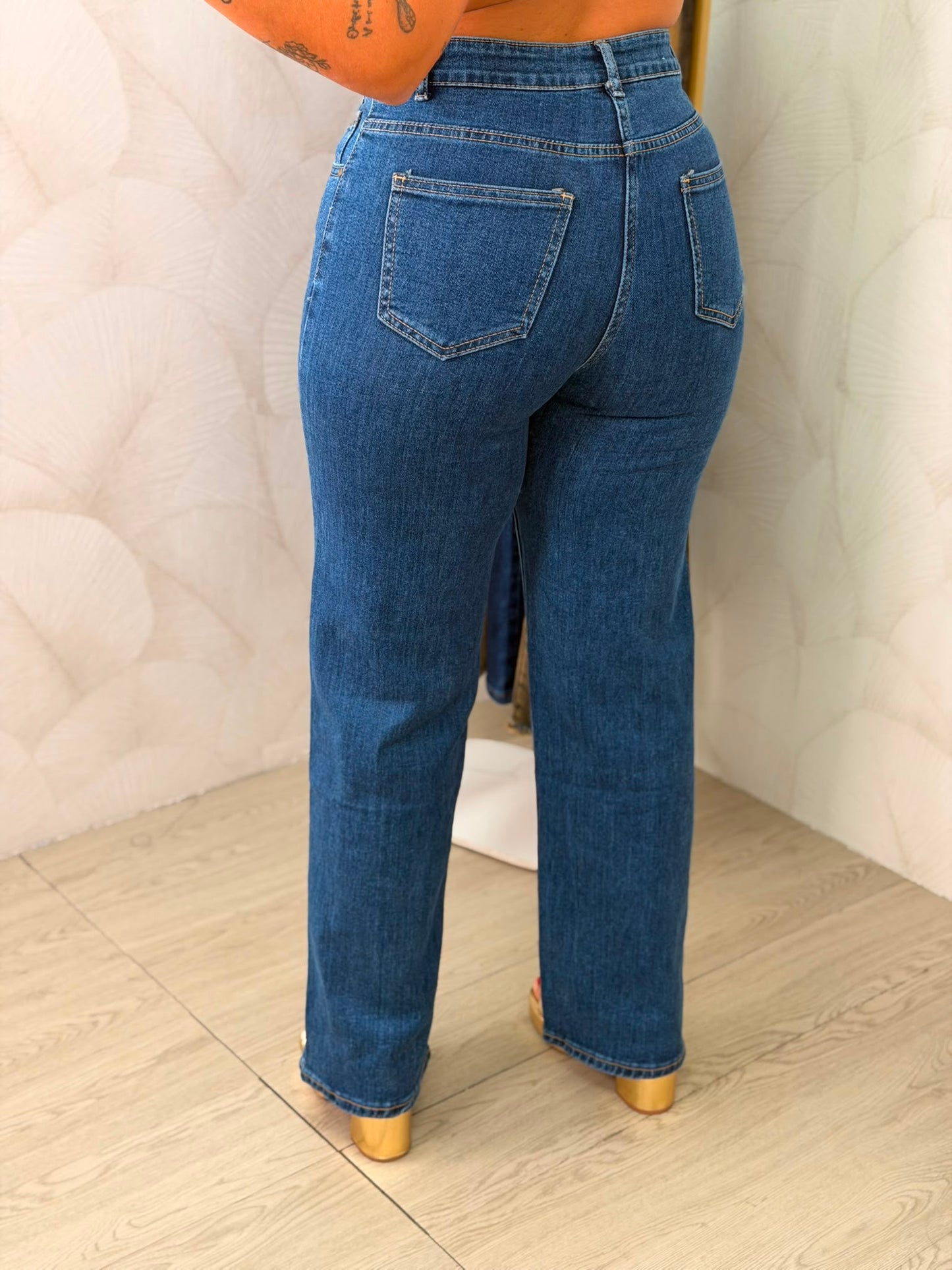 PANTALÓN VAQUERO TACHUELAS AROS