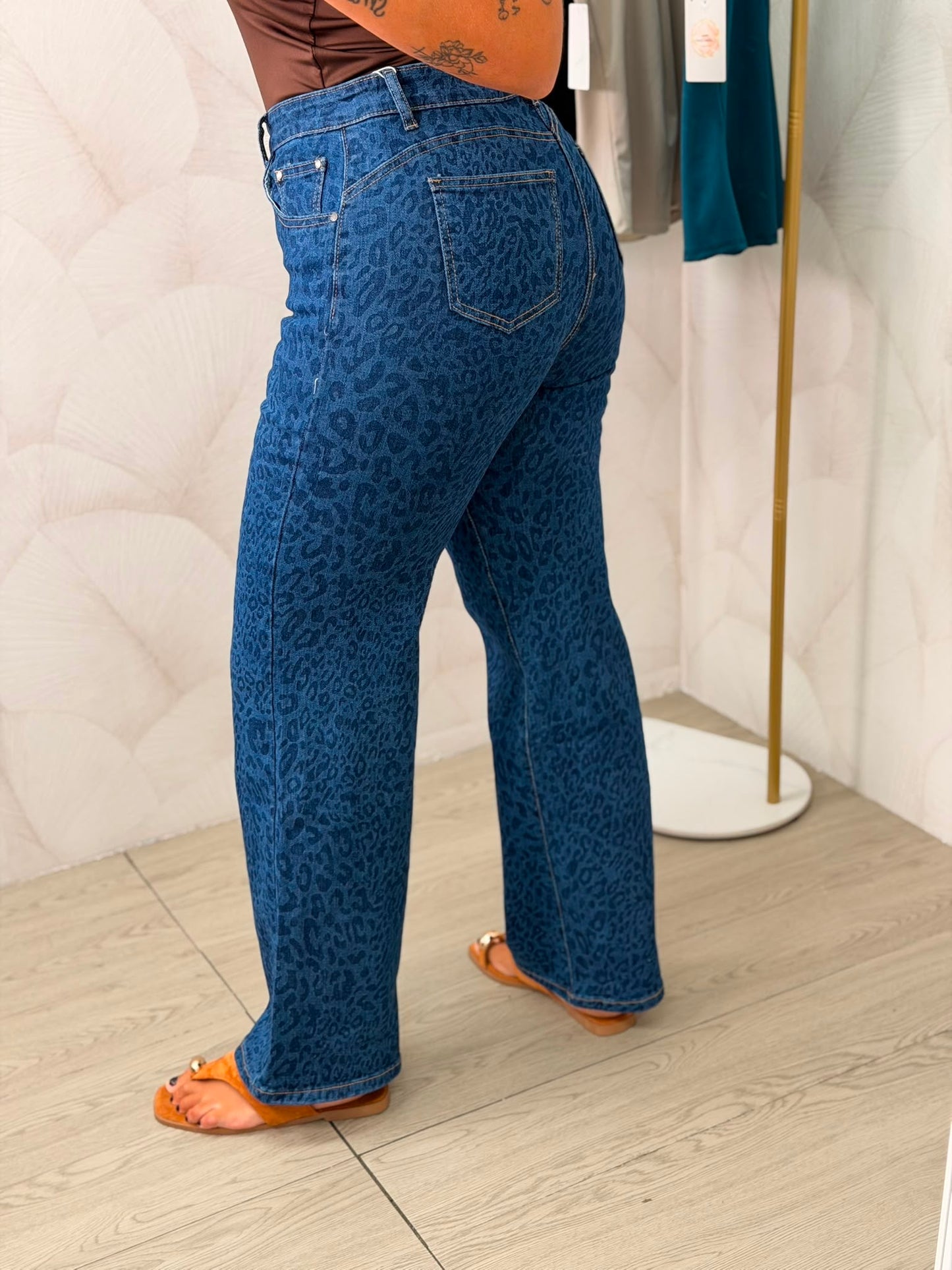 PANTALÓN VAQUERO LEOPARDO