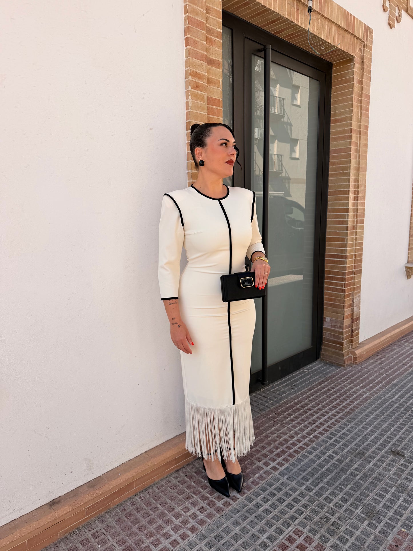VESTIDO BEIGE FLECOS