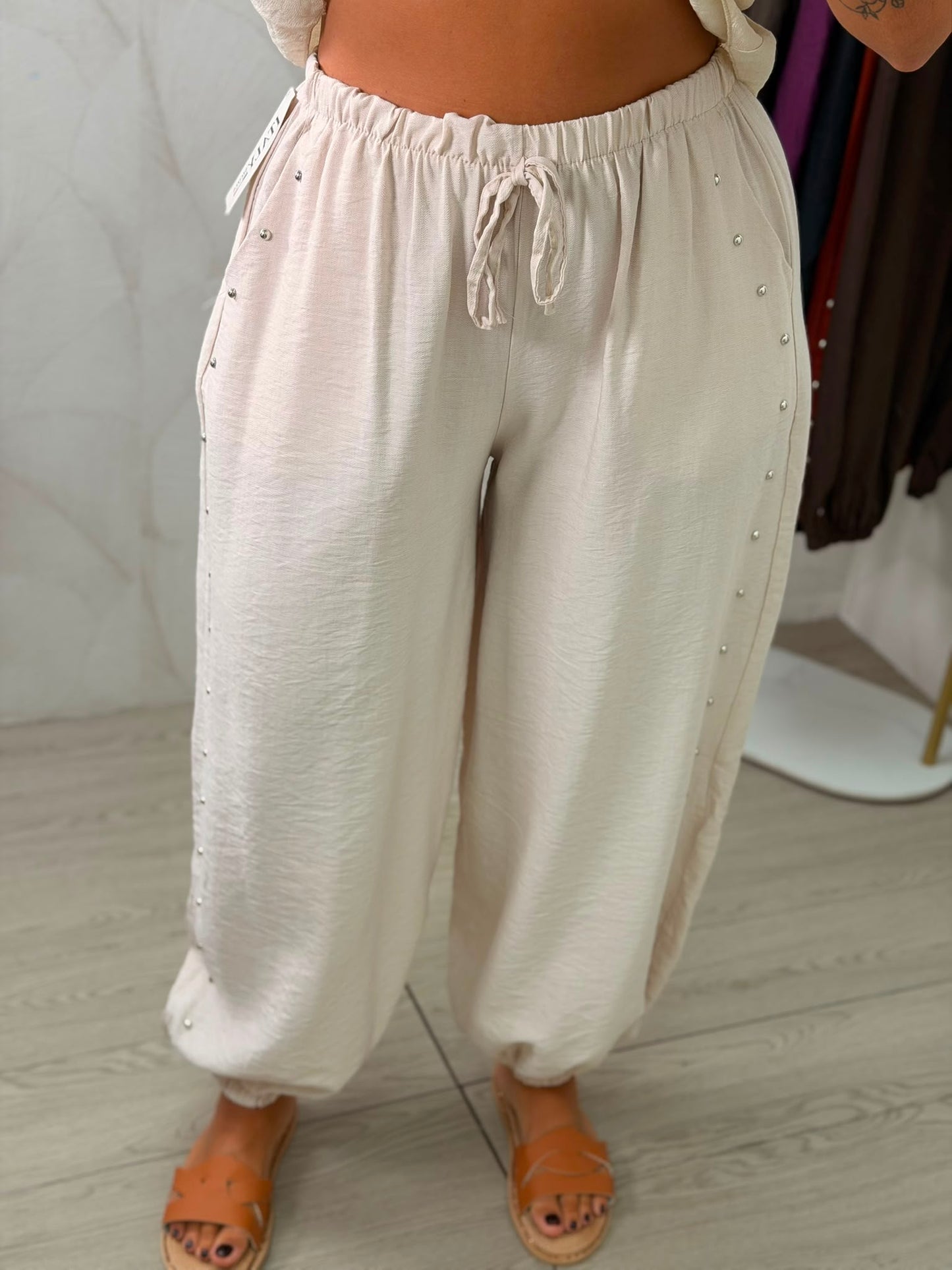 PANTALÓN BOMBACHO TACHUELAS