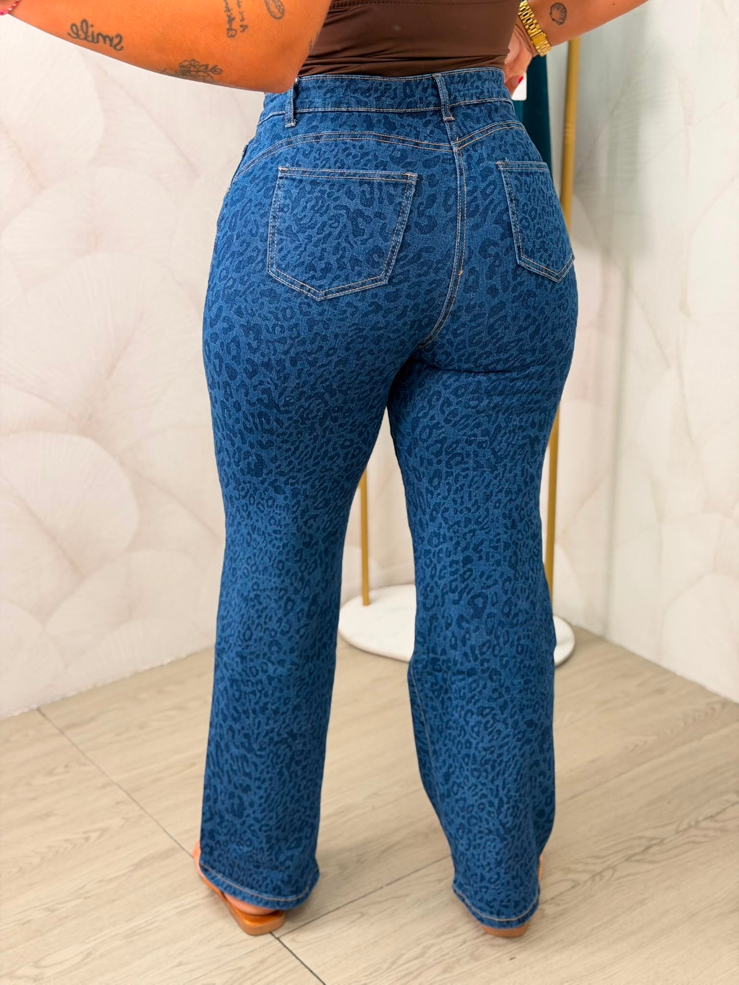PANTALÓN VAQUERO LEOPARDO