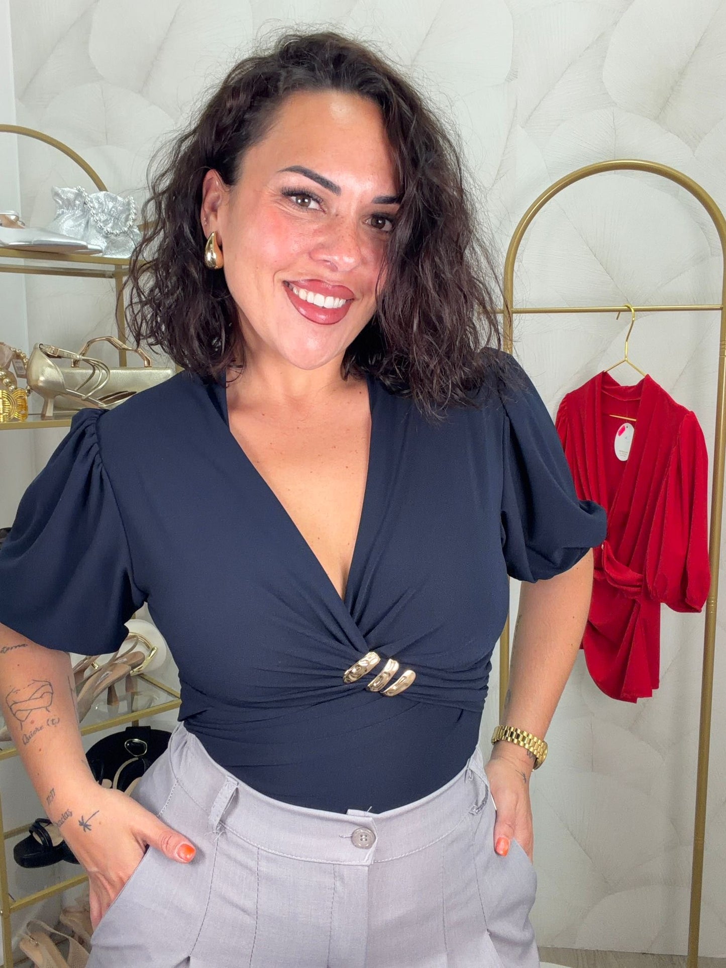 CAMISETA DETALLE DORADO