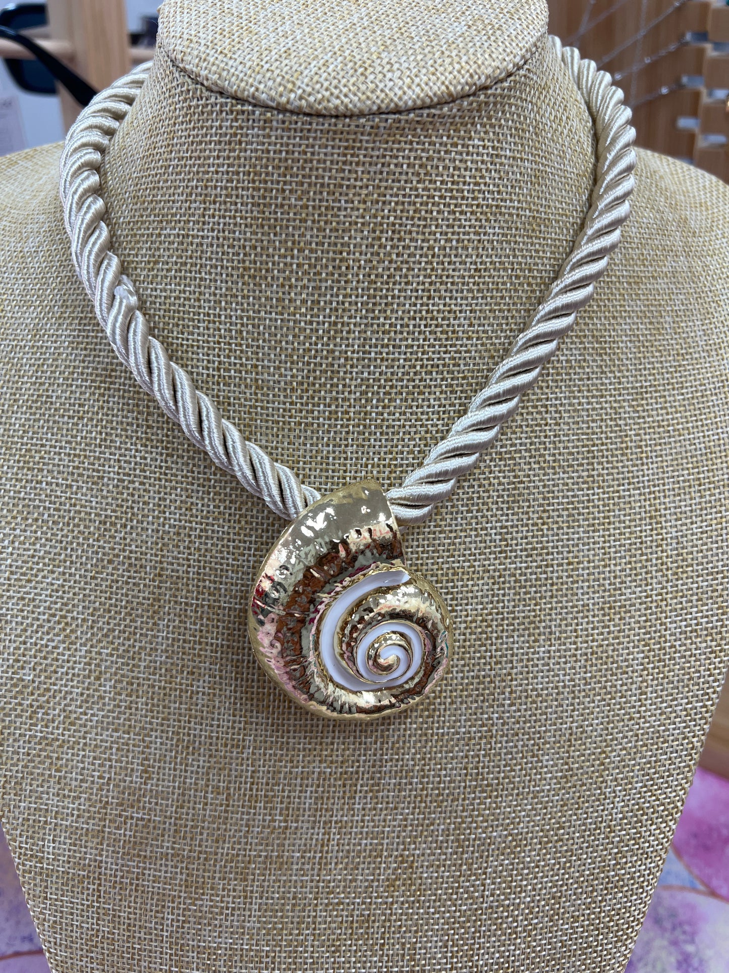Collar caracola