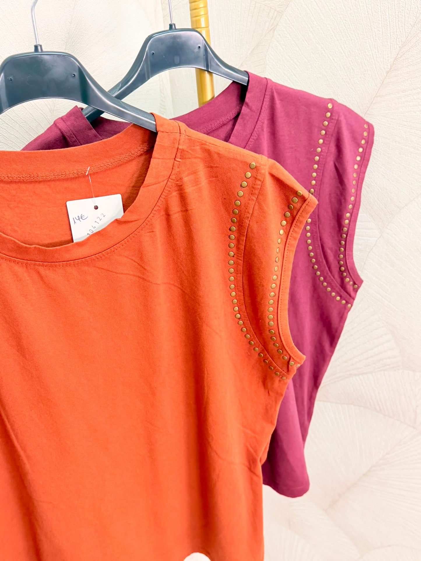 CAMISETA TACHUELAS