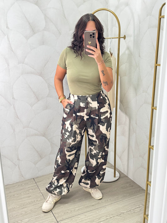 PANTALÓN CAMUFLAJE PINZAS BOMBACHO