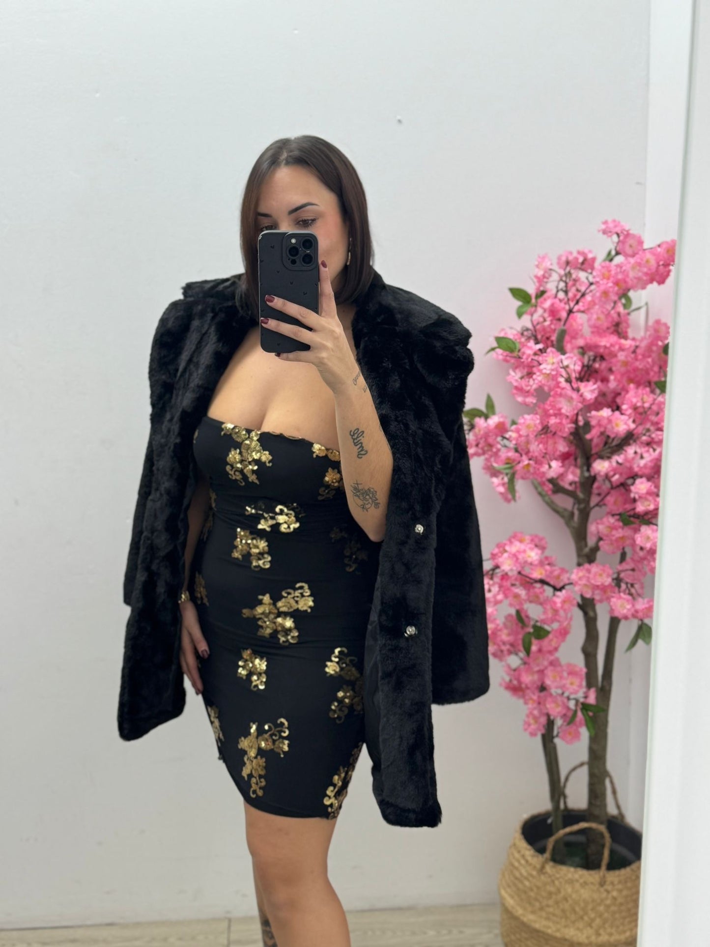 Vestido Negro Brillo Dorado