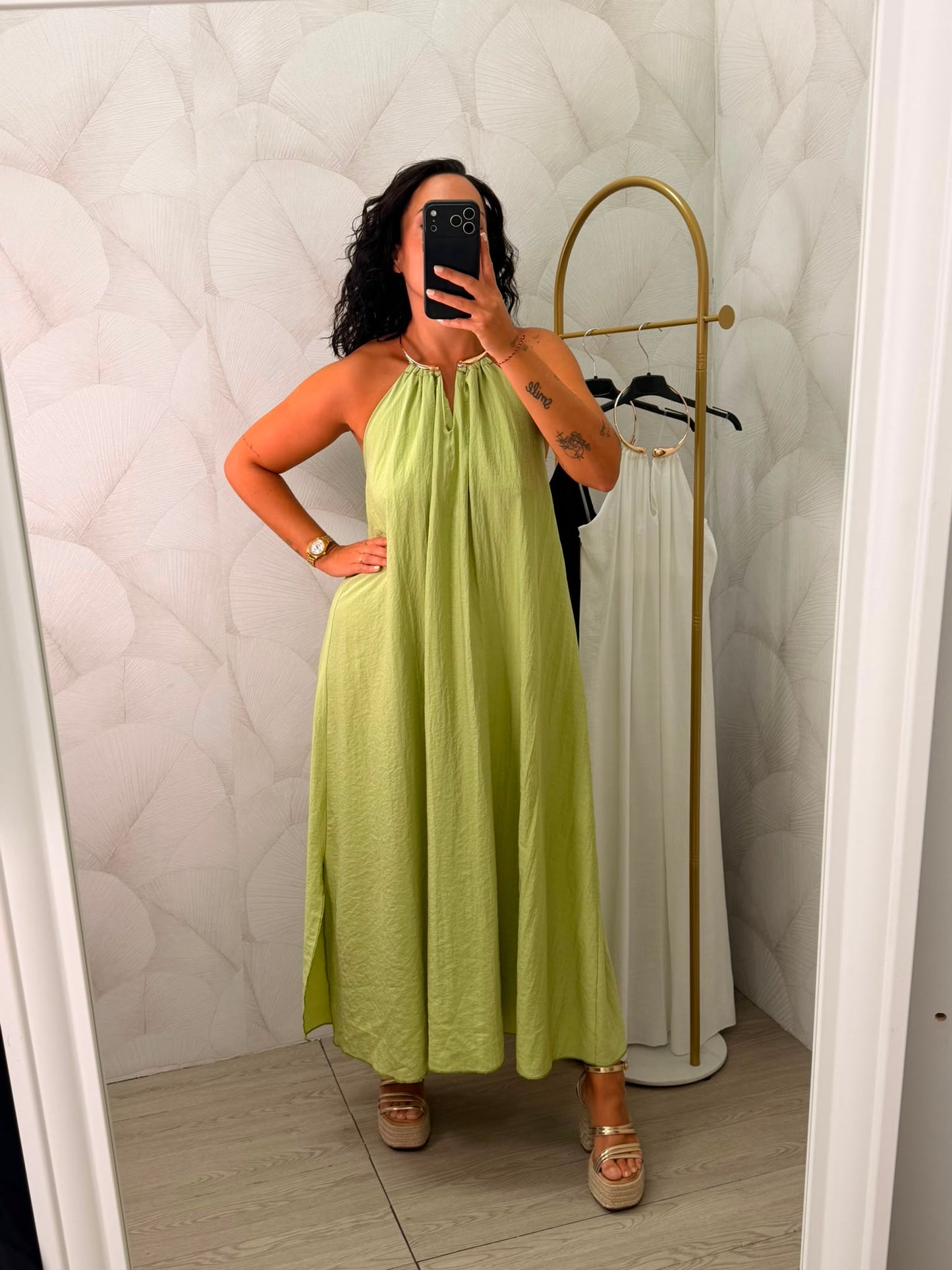 VESTIDO FLUIDO APLIQUE DORADO CUELLO