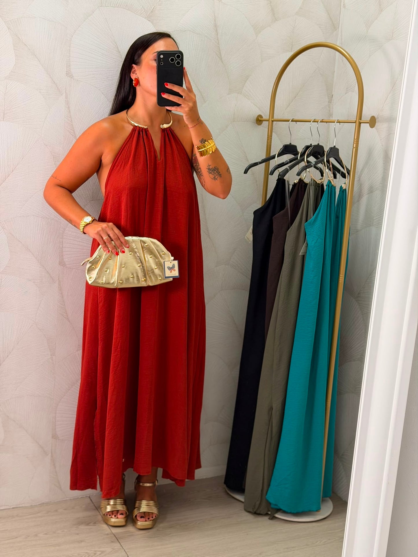 VESTIDO DETALLE COLLAR DORADO