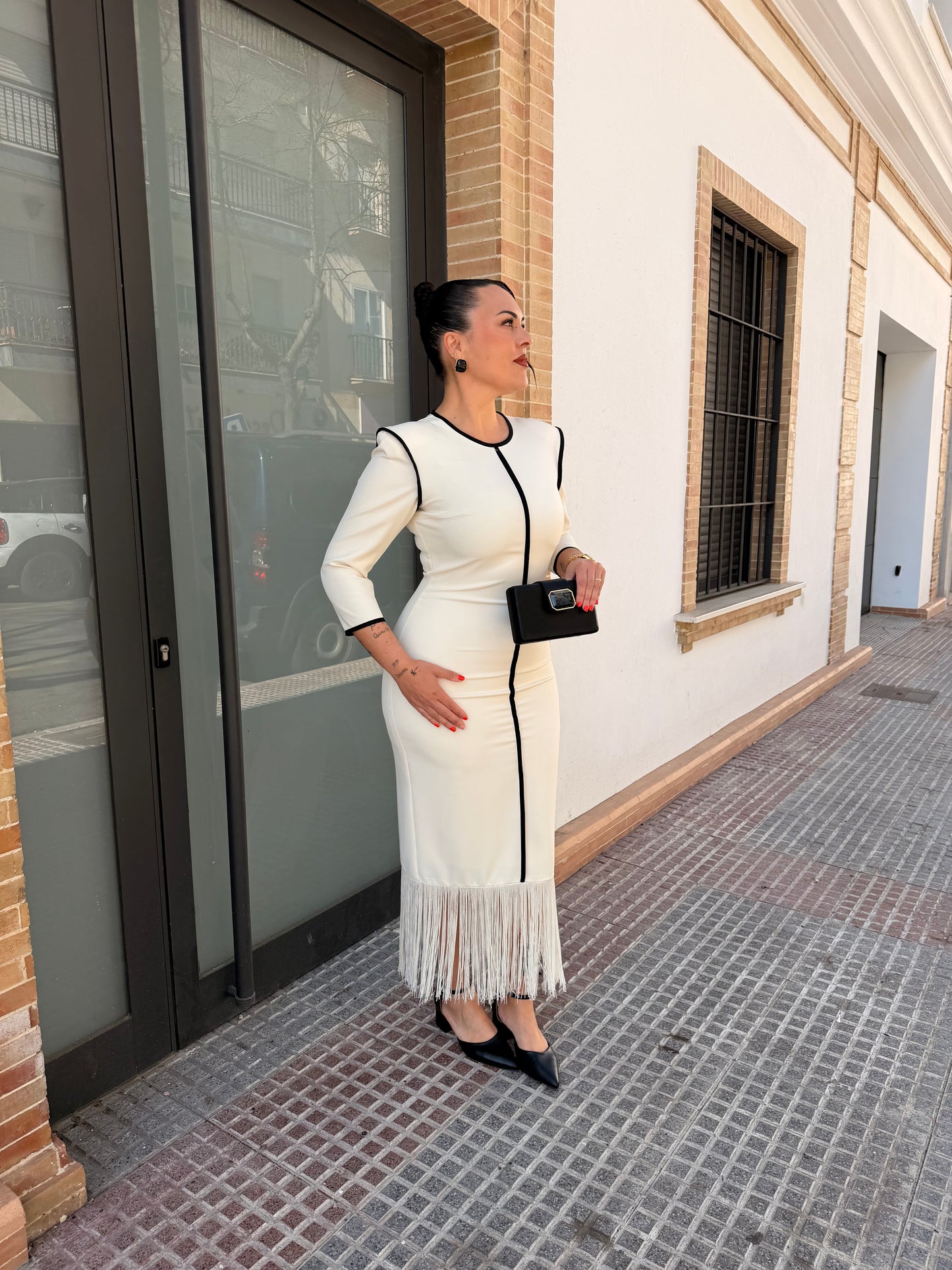 VESTIDO BEIGE FLECOS