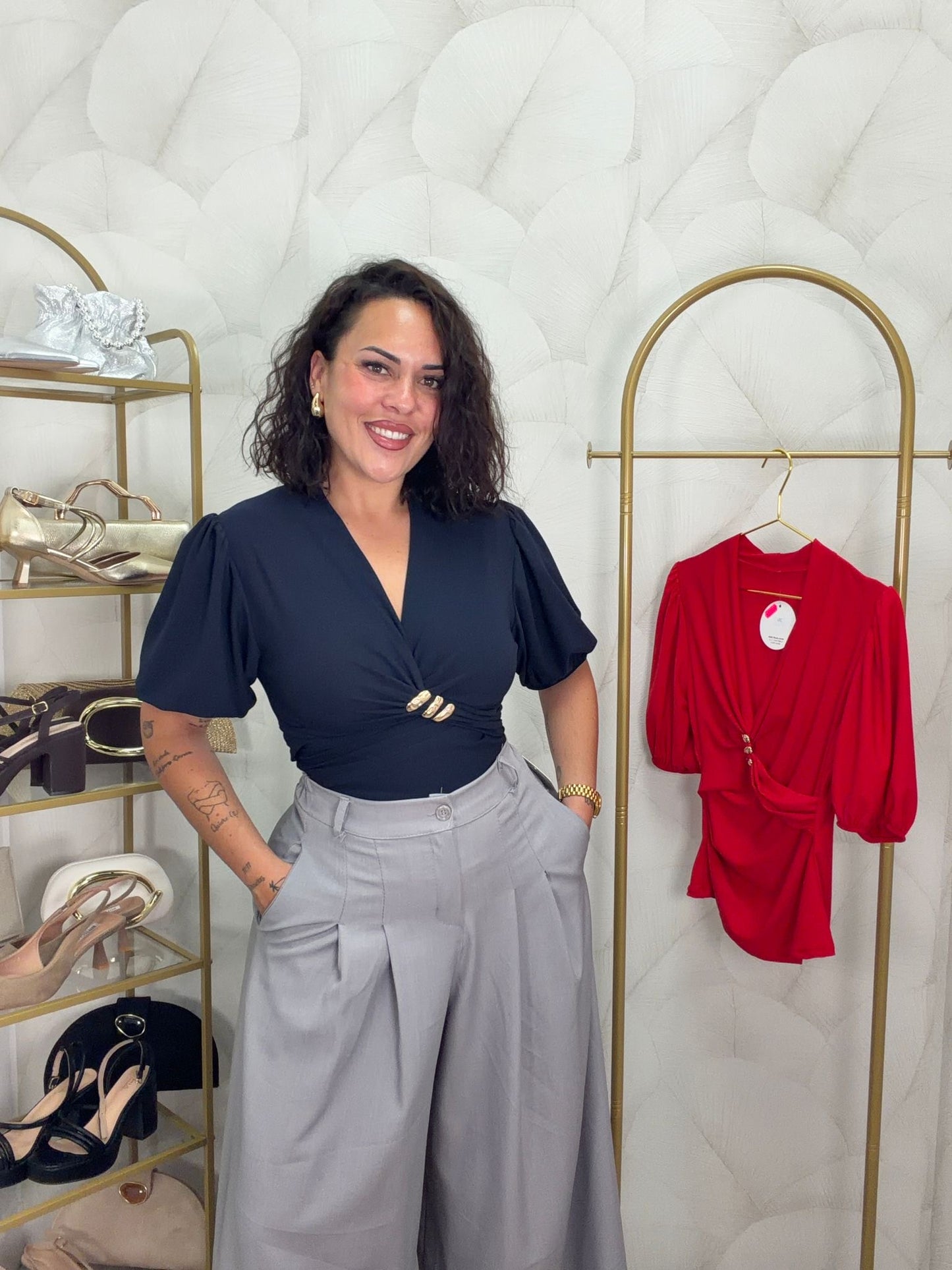 CAMISETA DETALLE DORADO