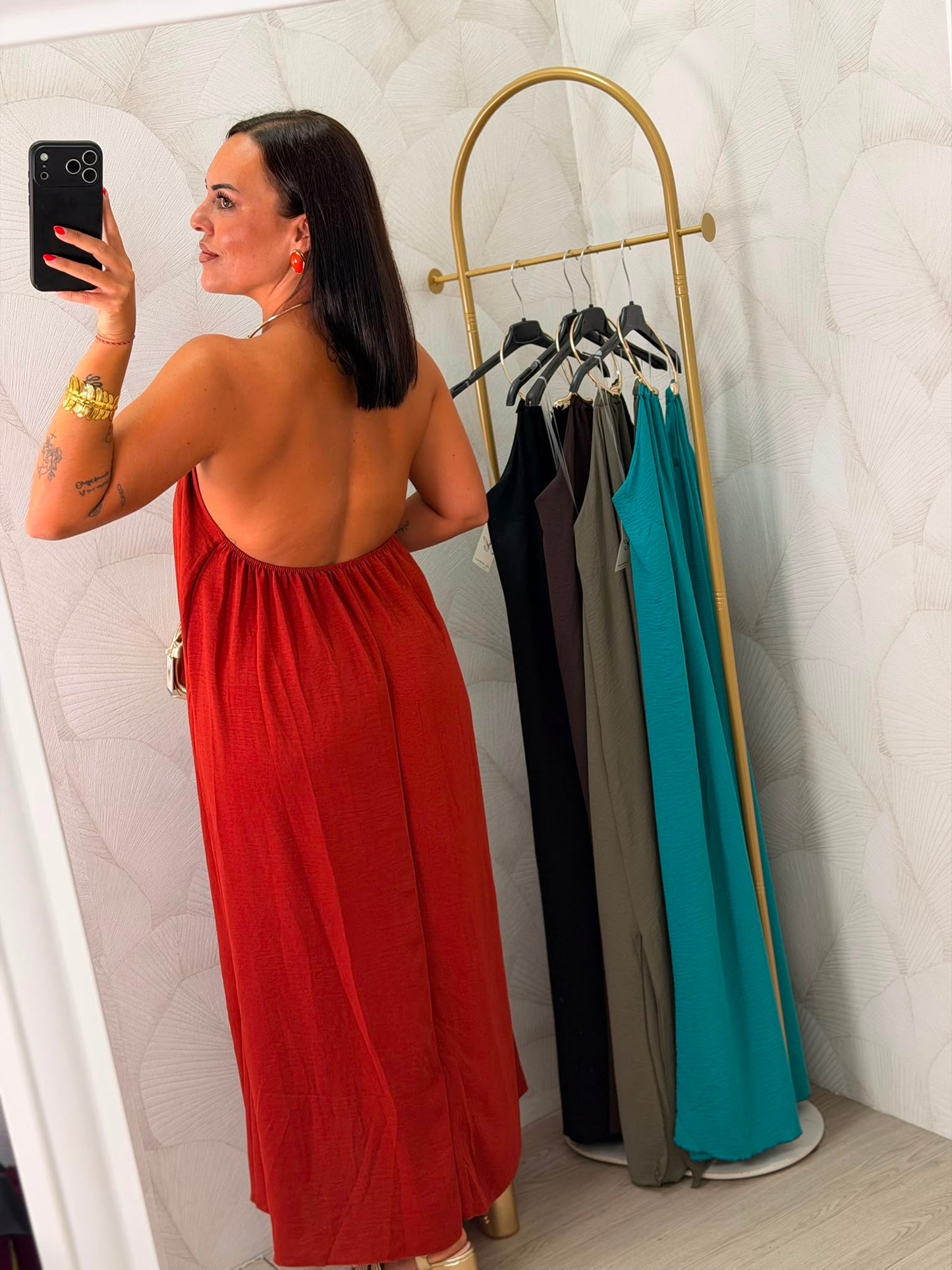 VESTIDO DETALLE COLLAR DORADO