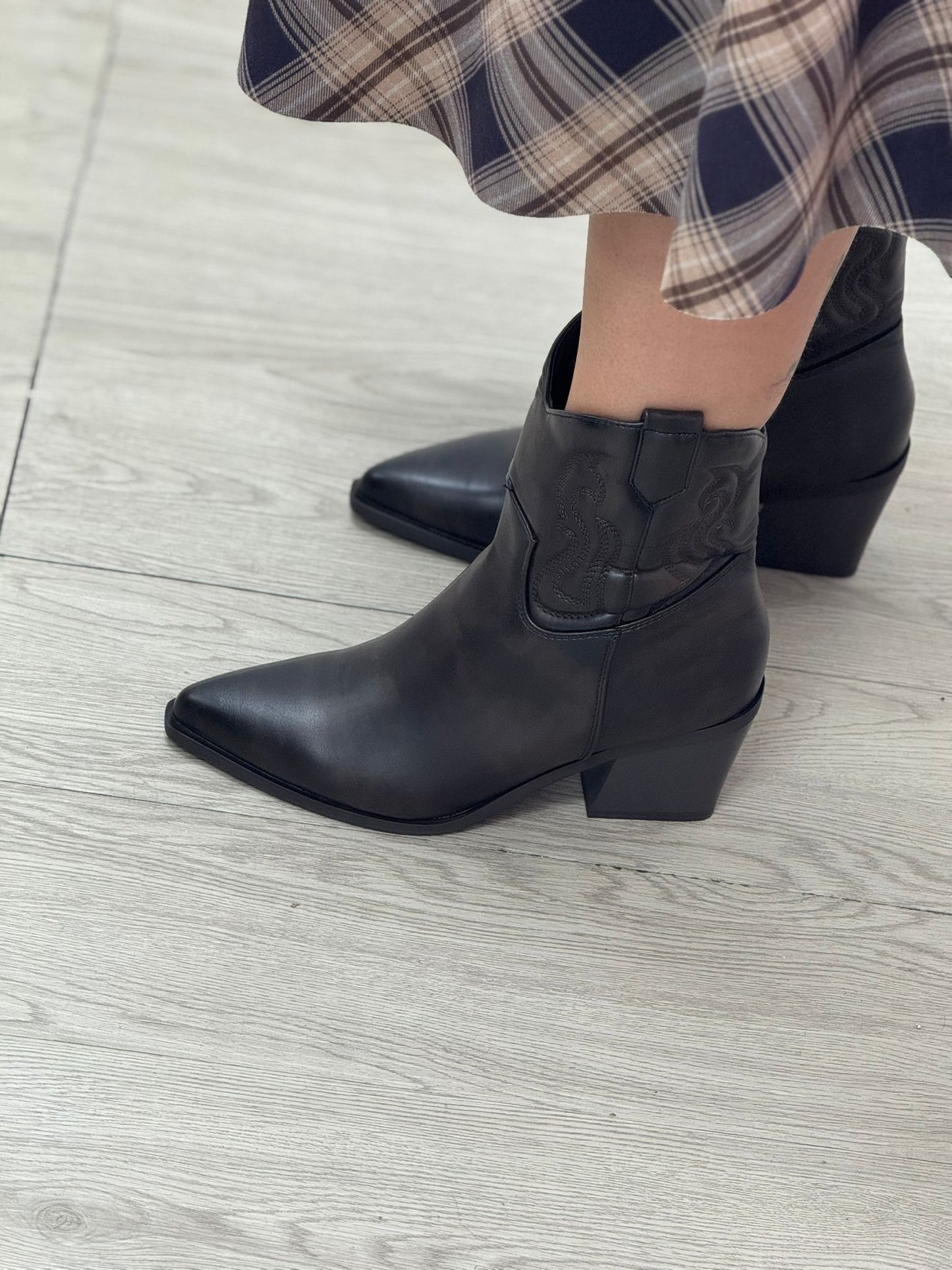 Bota cowboy media caña marrón