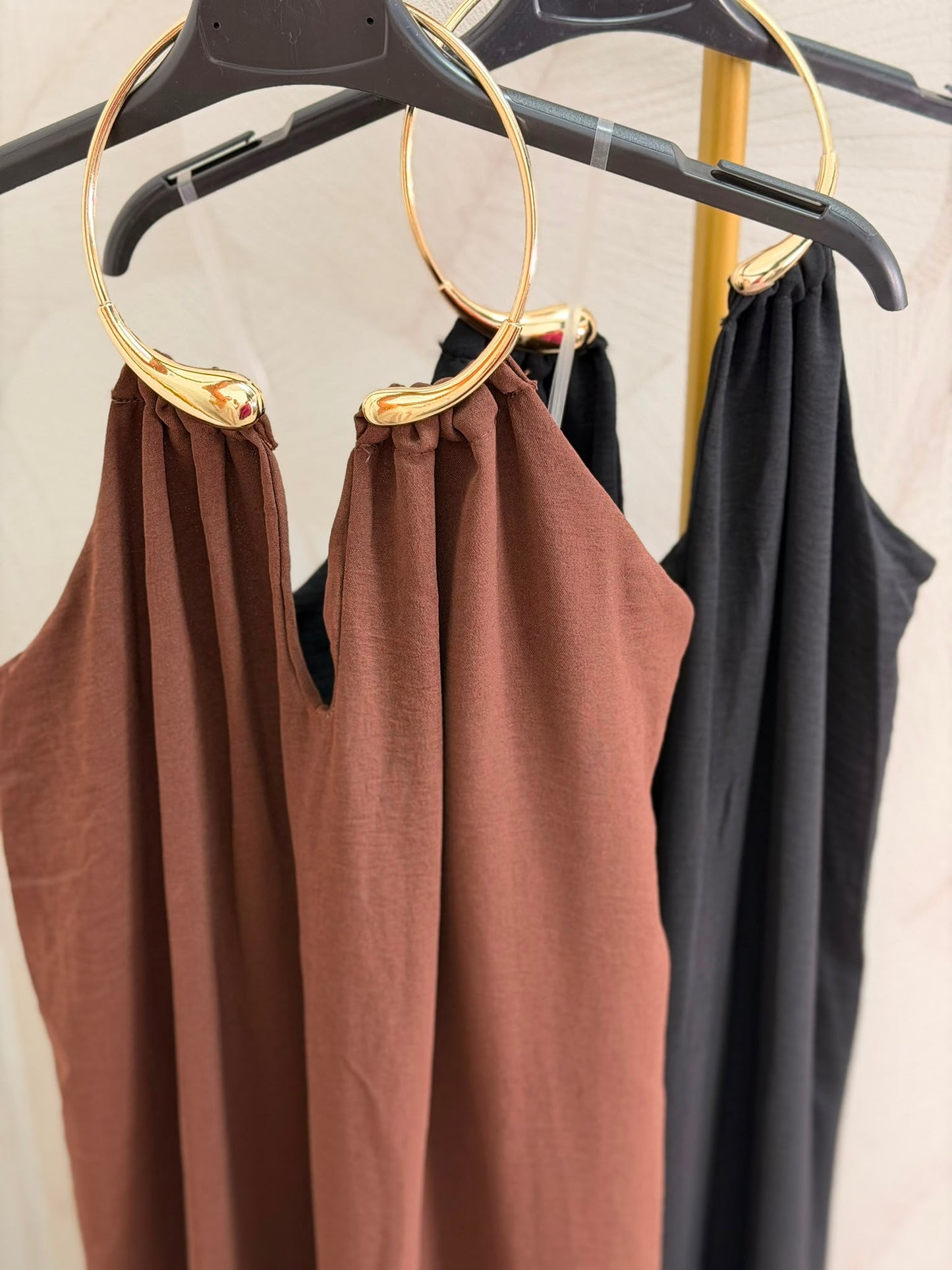 VESTIDO COLLAR DORADO