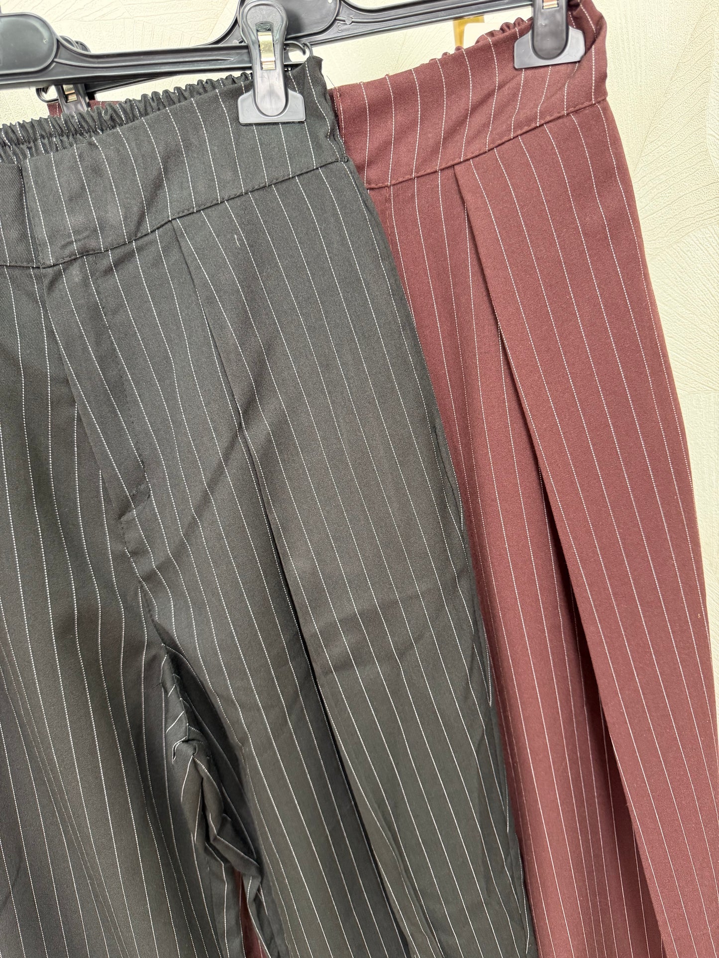 PANTALÓN PINZAS RAYAS