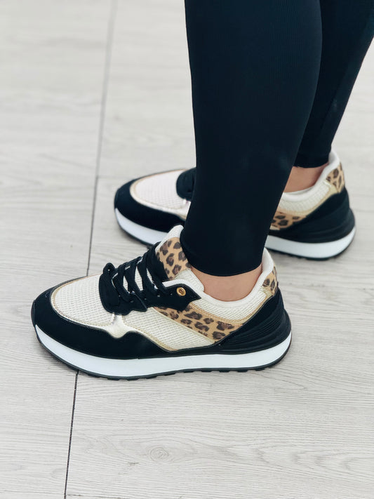 Zapato negro beige y leopardo