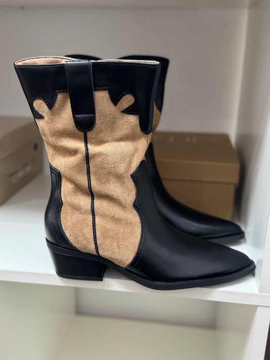 Bota cowboy negra y camel