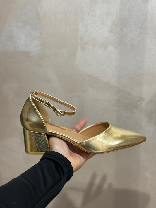 Zapato tacón dorado
