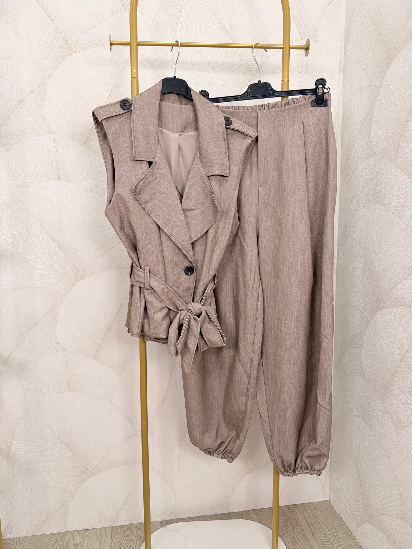 CONJUNTO CHALEQUILLO Y PANTALÓN