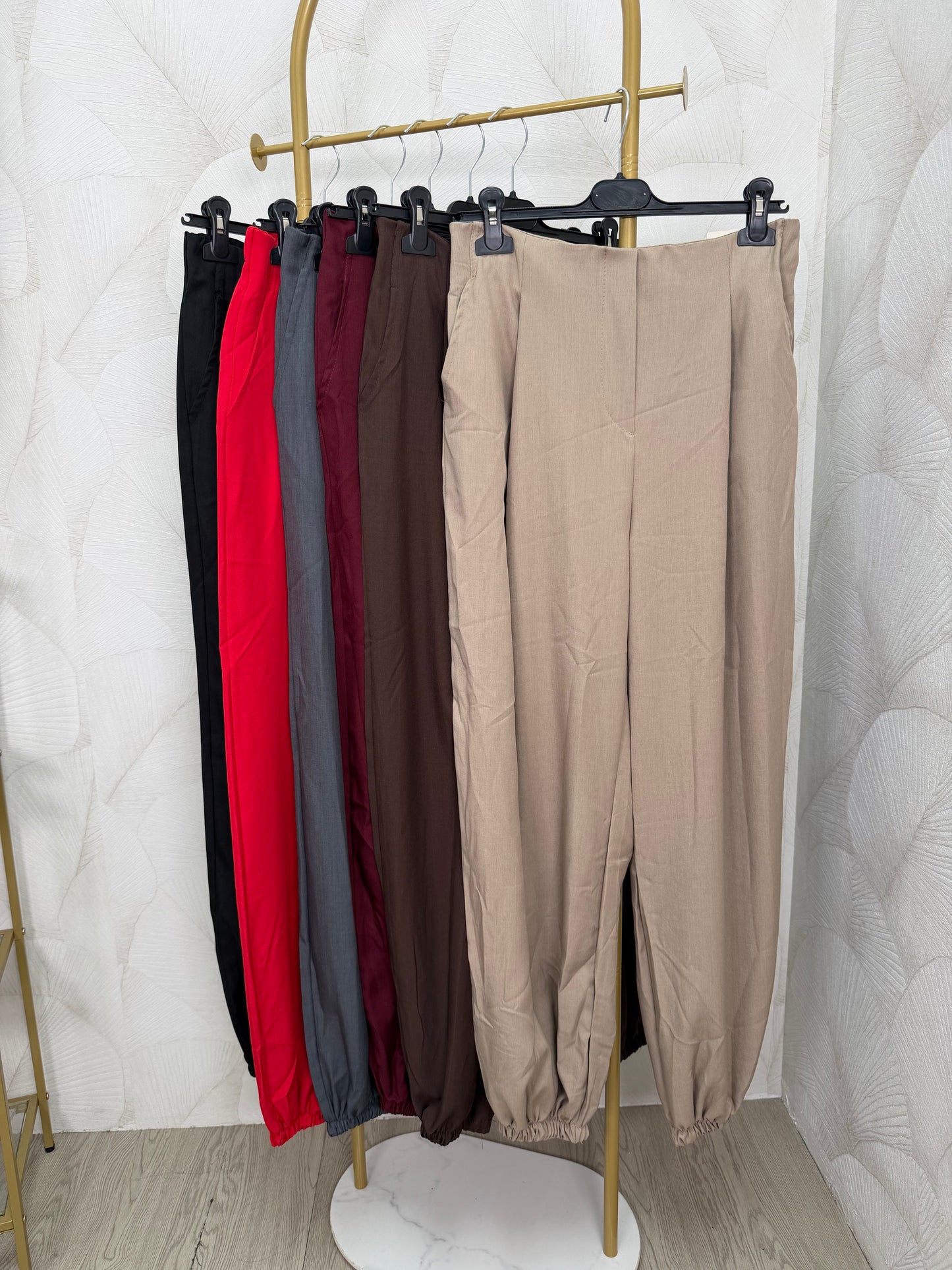 PANTALÓN BOMBACHO CON PINZAS