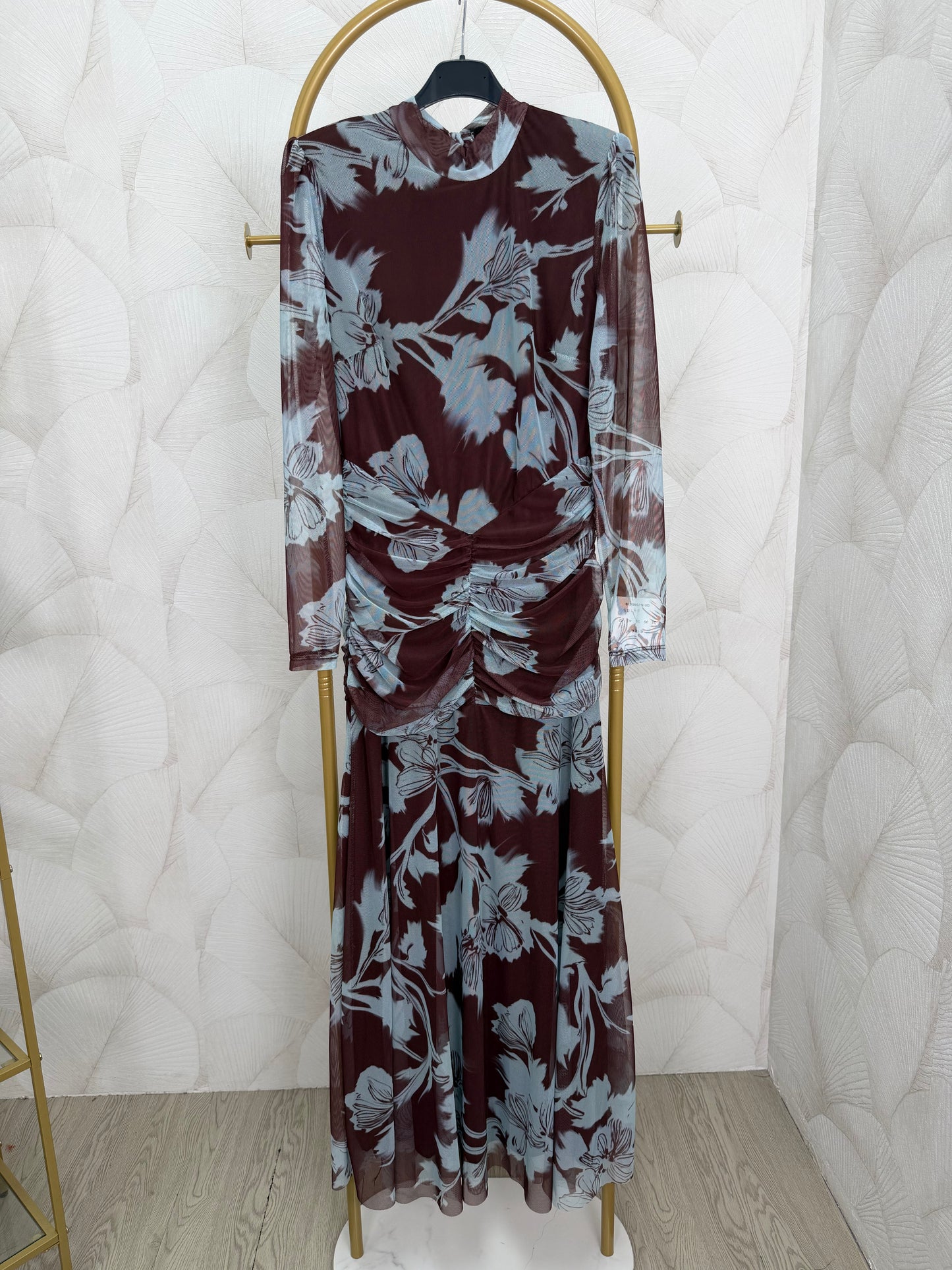 VESTIDO TUL ESTAMPADO MARRÓN Y CELESTE