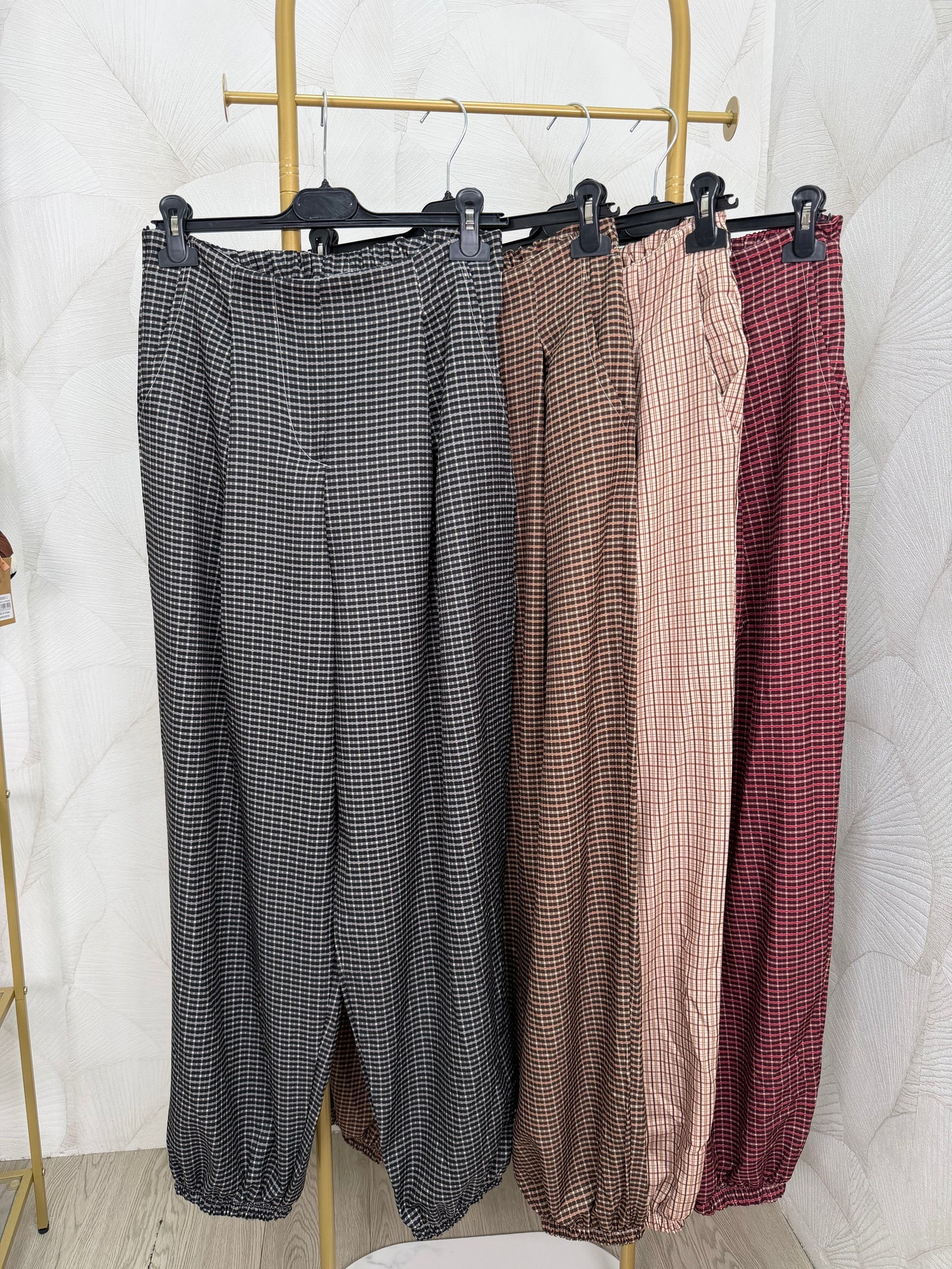 PANTALÓN CUADROS PINZAS BOMBACHO
