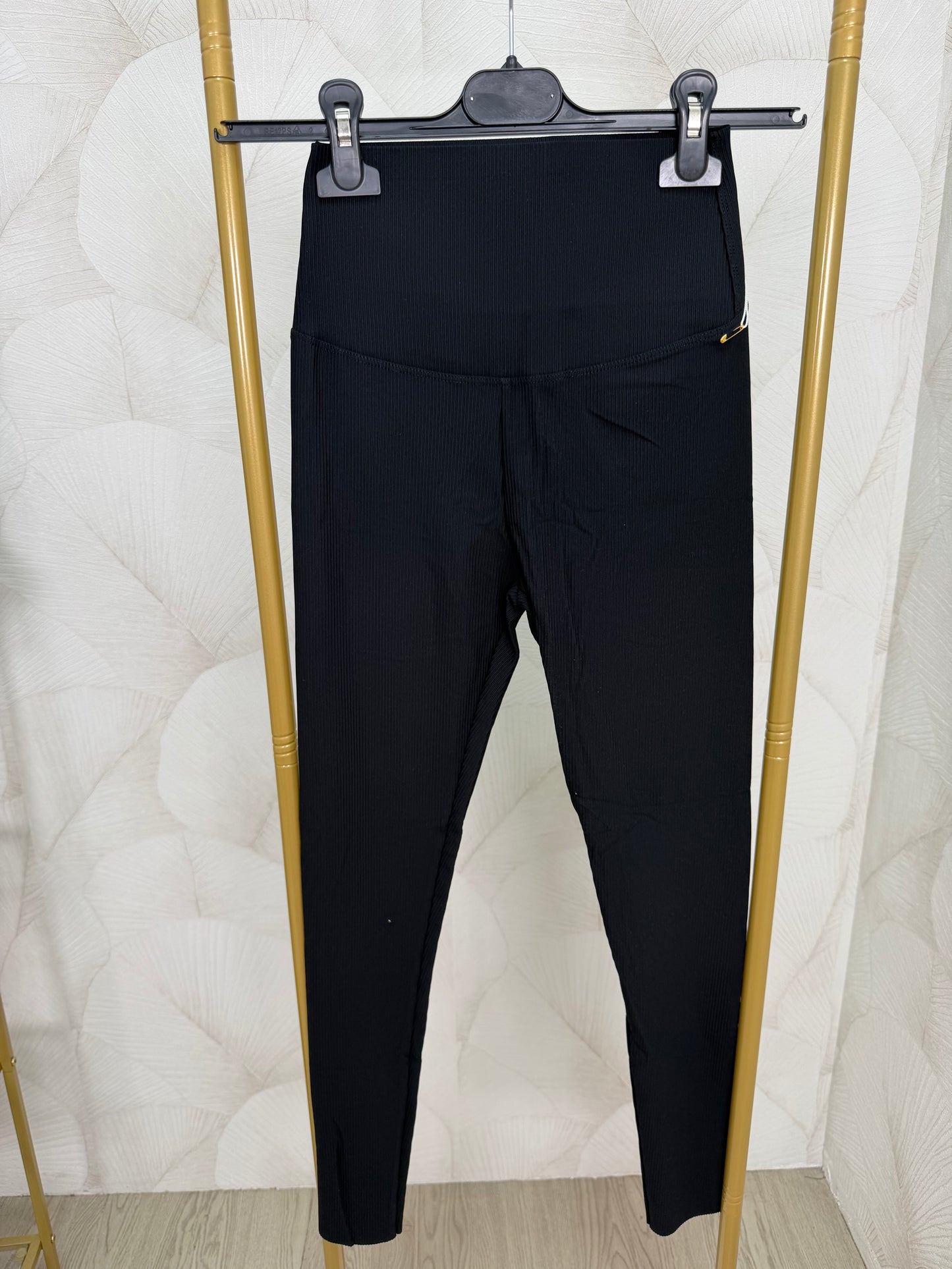 LEGGINGS LÍNEAS NEGRO
