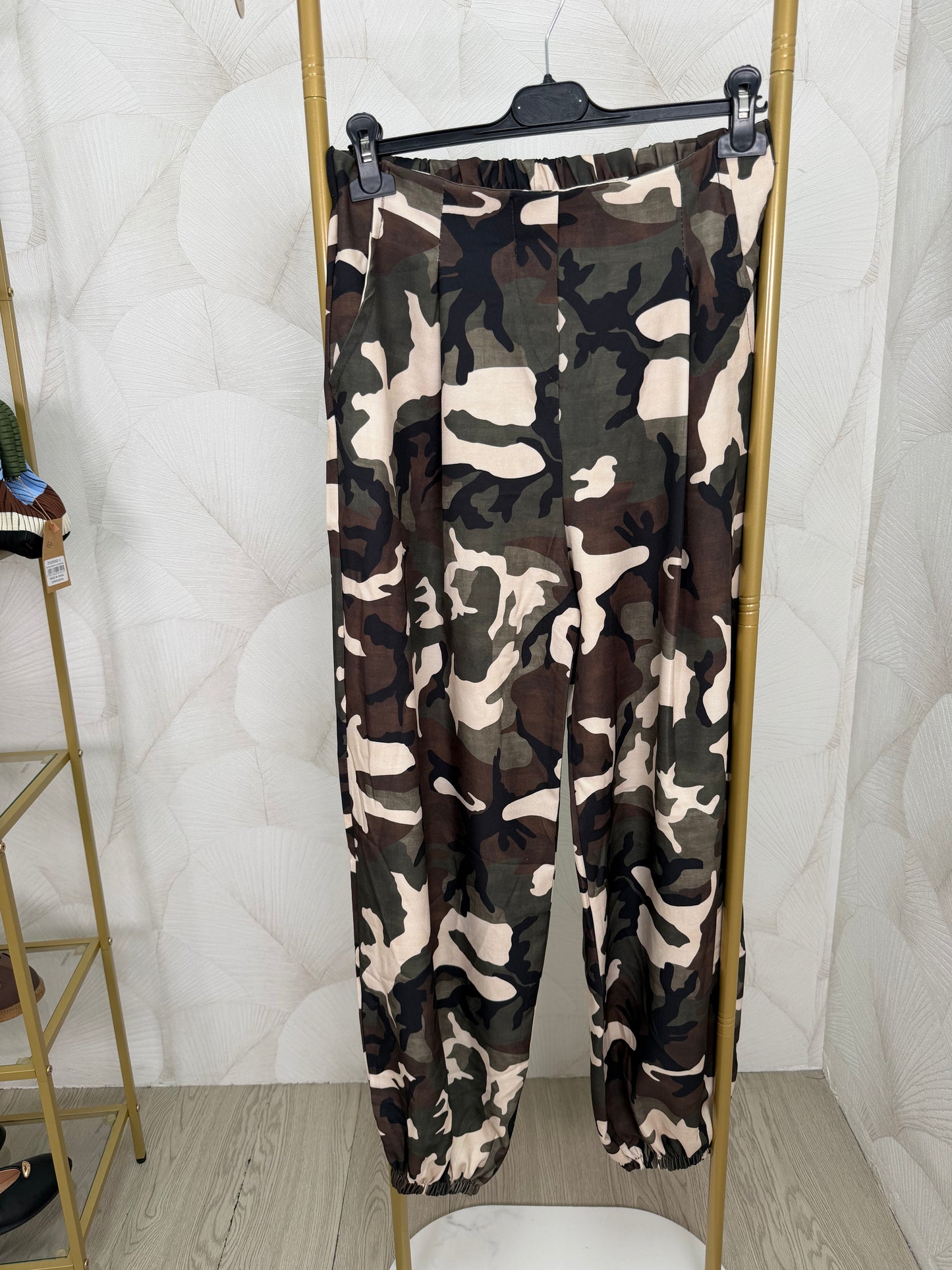 PANTALÓN CAMUFLAJE PINZAS BOMBACHO