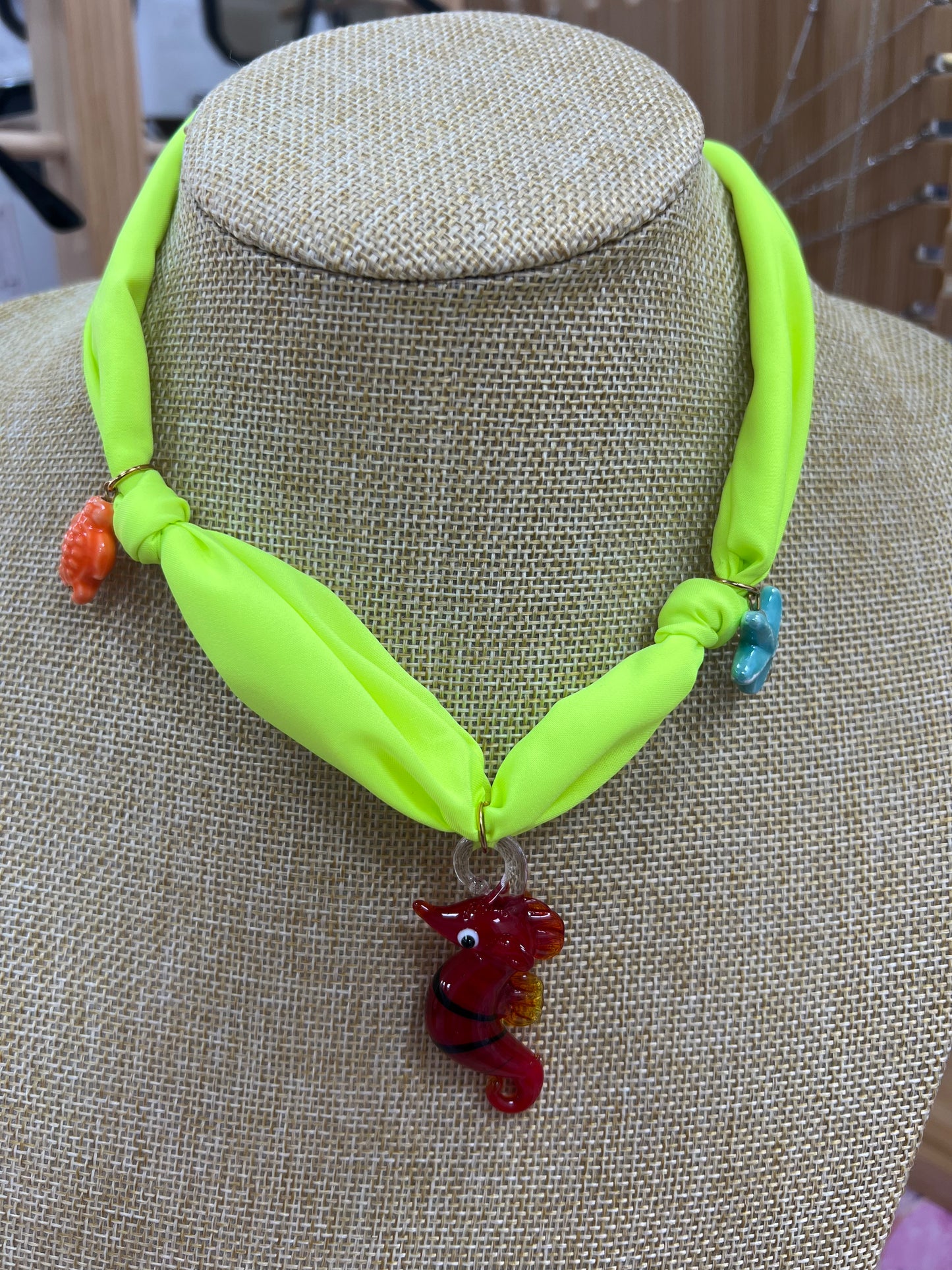 Collar lazo caballito