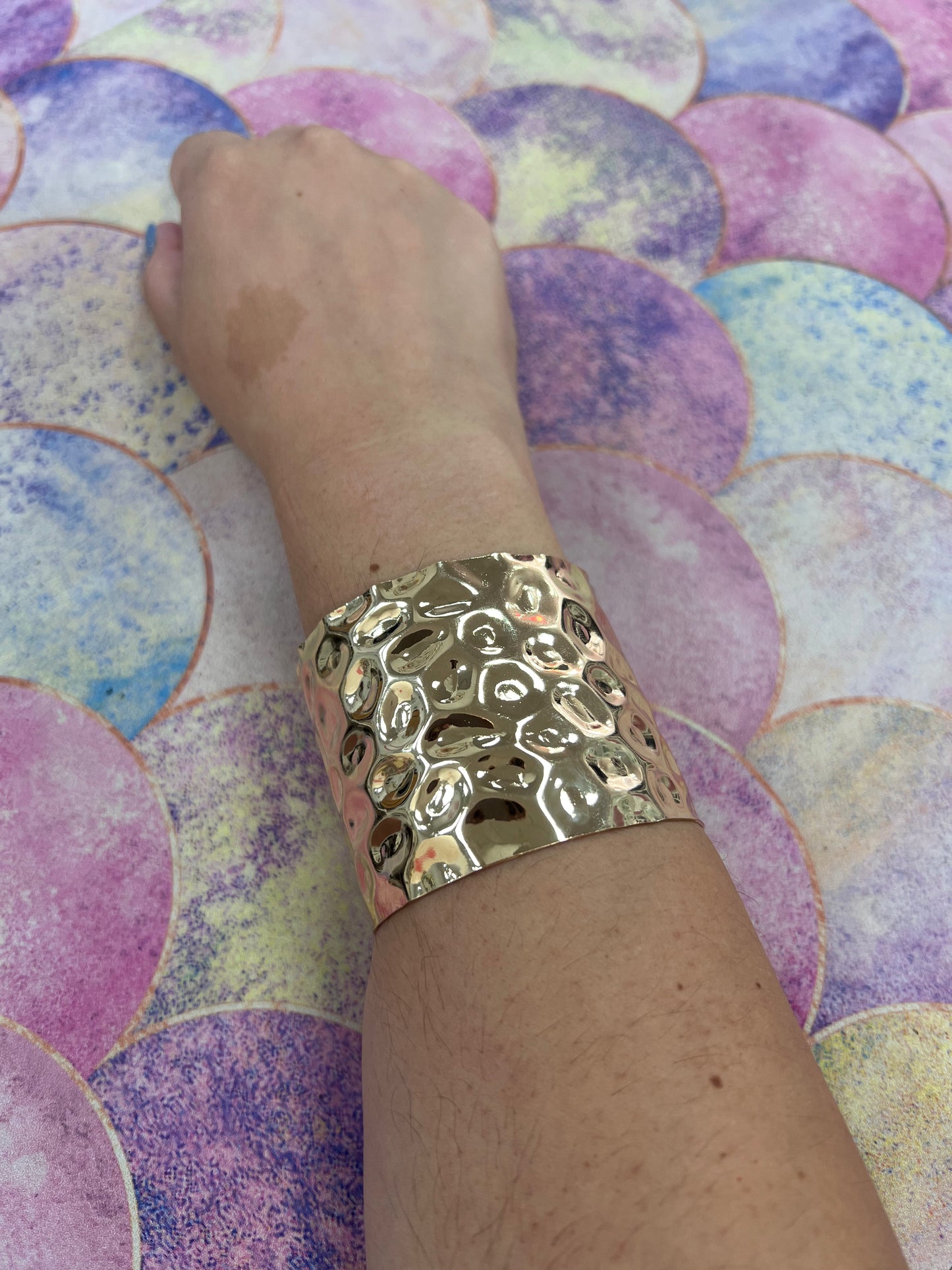 BRAZALETE DORADO ABOLLADO