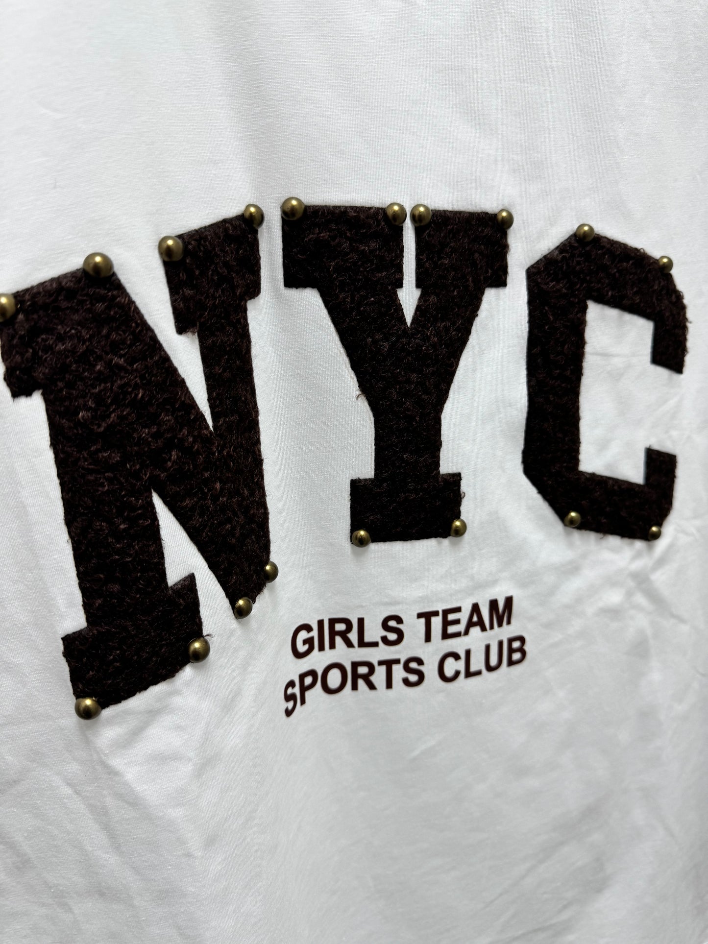 CAMISETA BÁSICA NYC MARRÓN